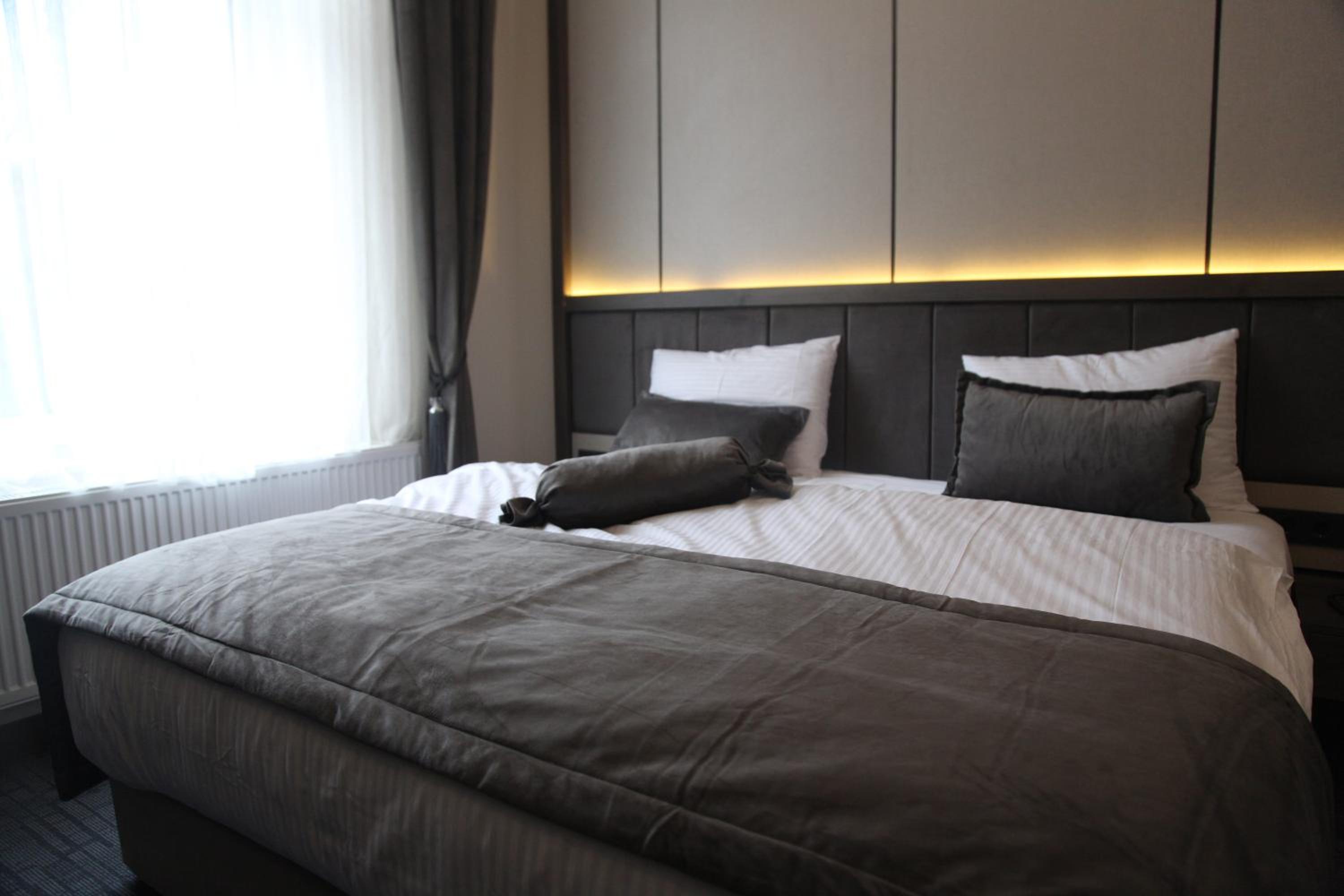 Deluxe Double Room with Bath photo 1