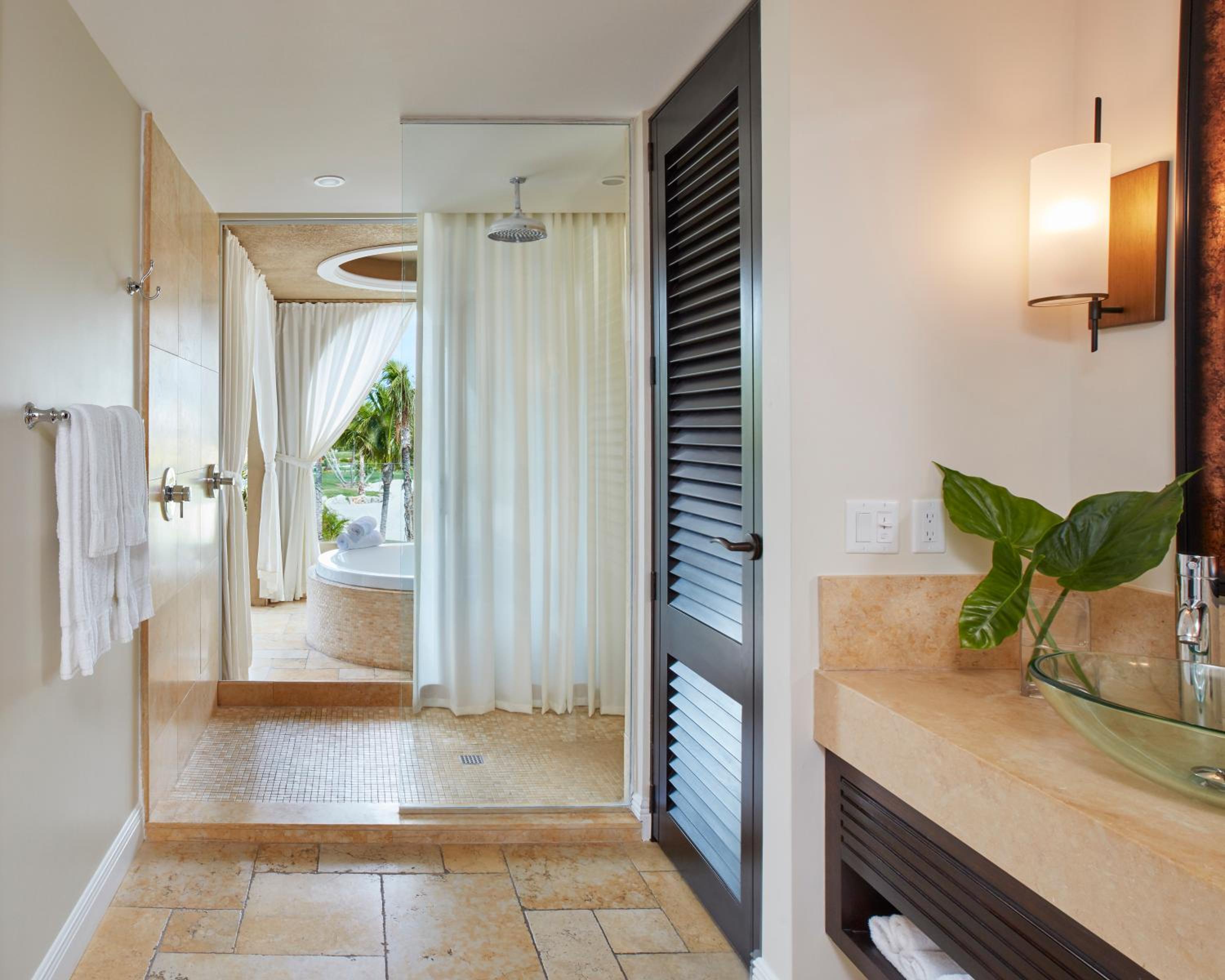 Lodge Oceanfront Double Queen Suite - Photo 3