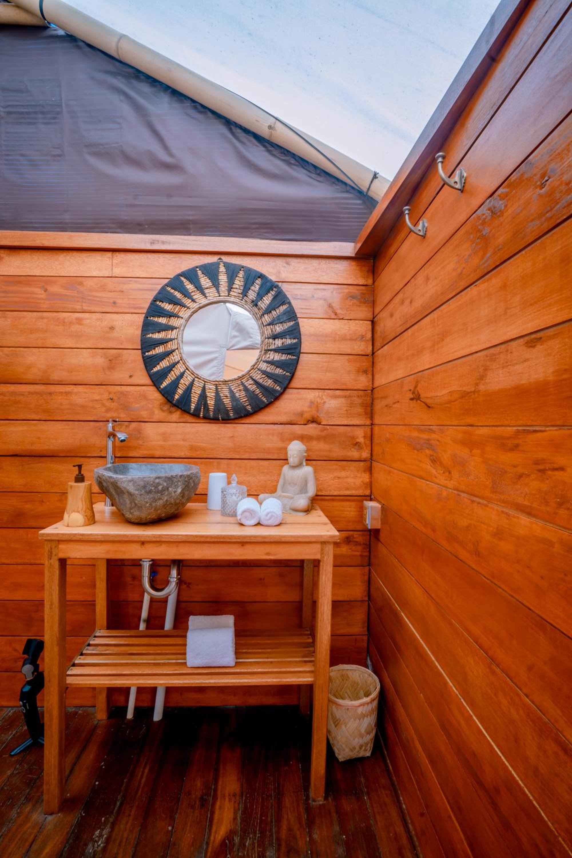 Deluxe Double Room with Balcony and Sea View - Photo 30
