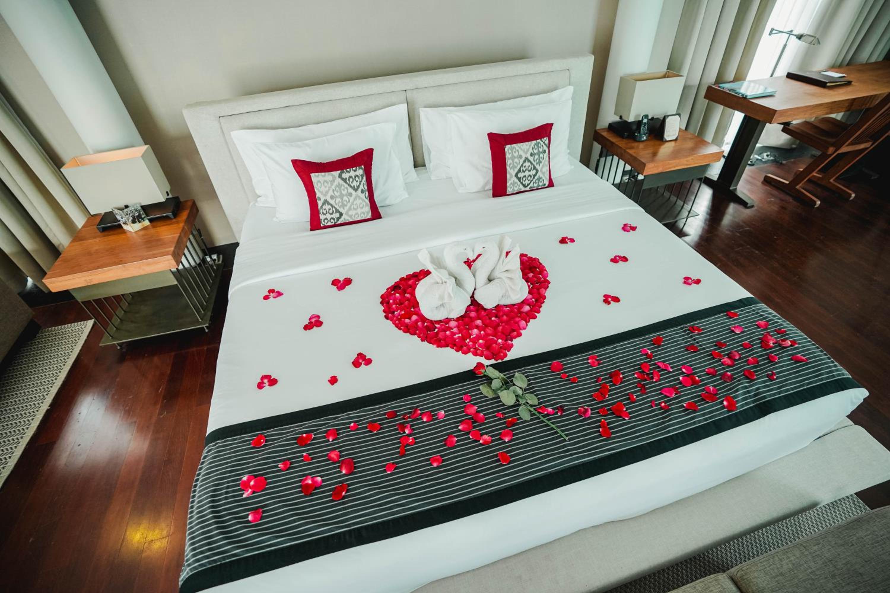 Honeymoon Package at Signature Pool Villa thumbnail 5