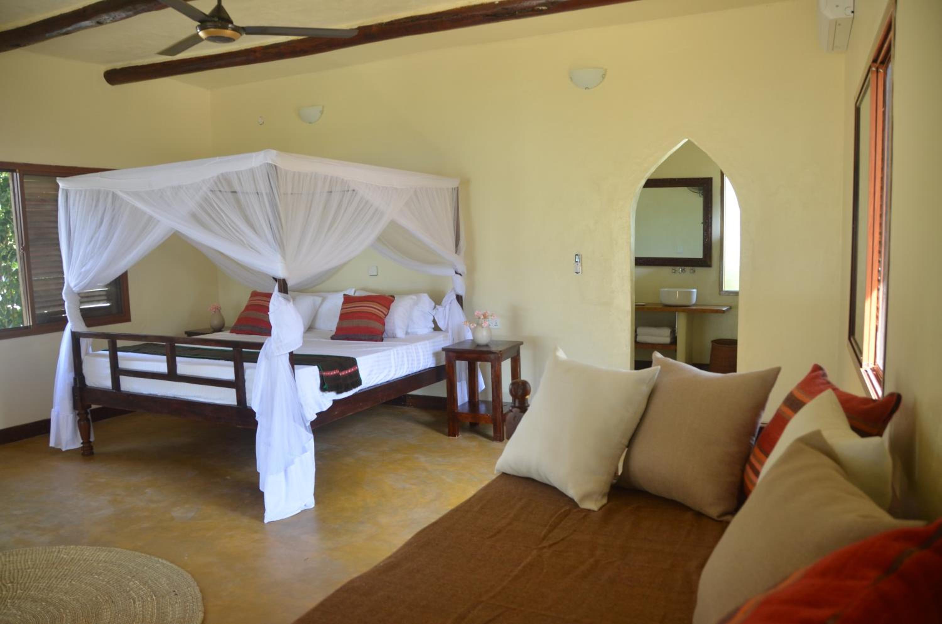 Deluxe Queen Suite