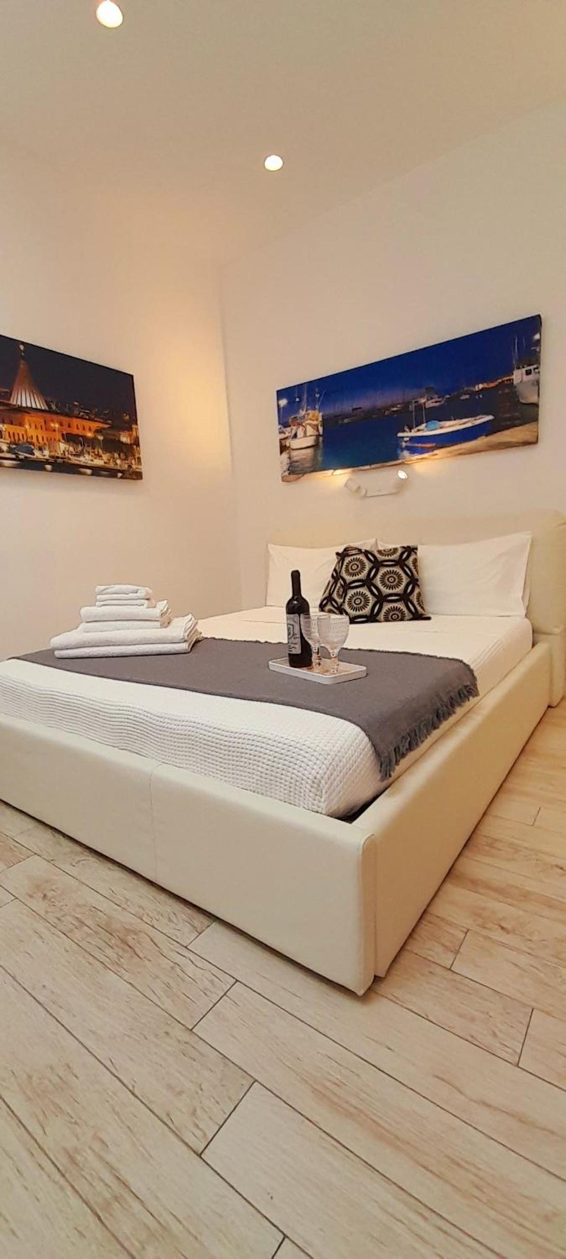 One-Bedroom Apartment - Photo 1