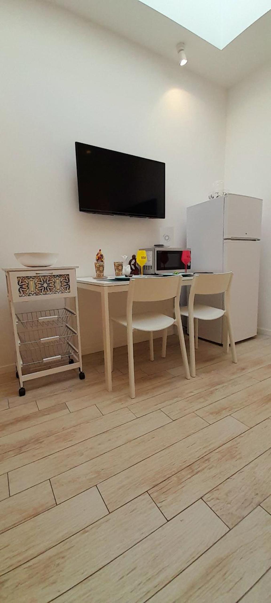 One-Bedroom Apartment - Photo 28