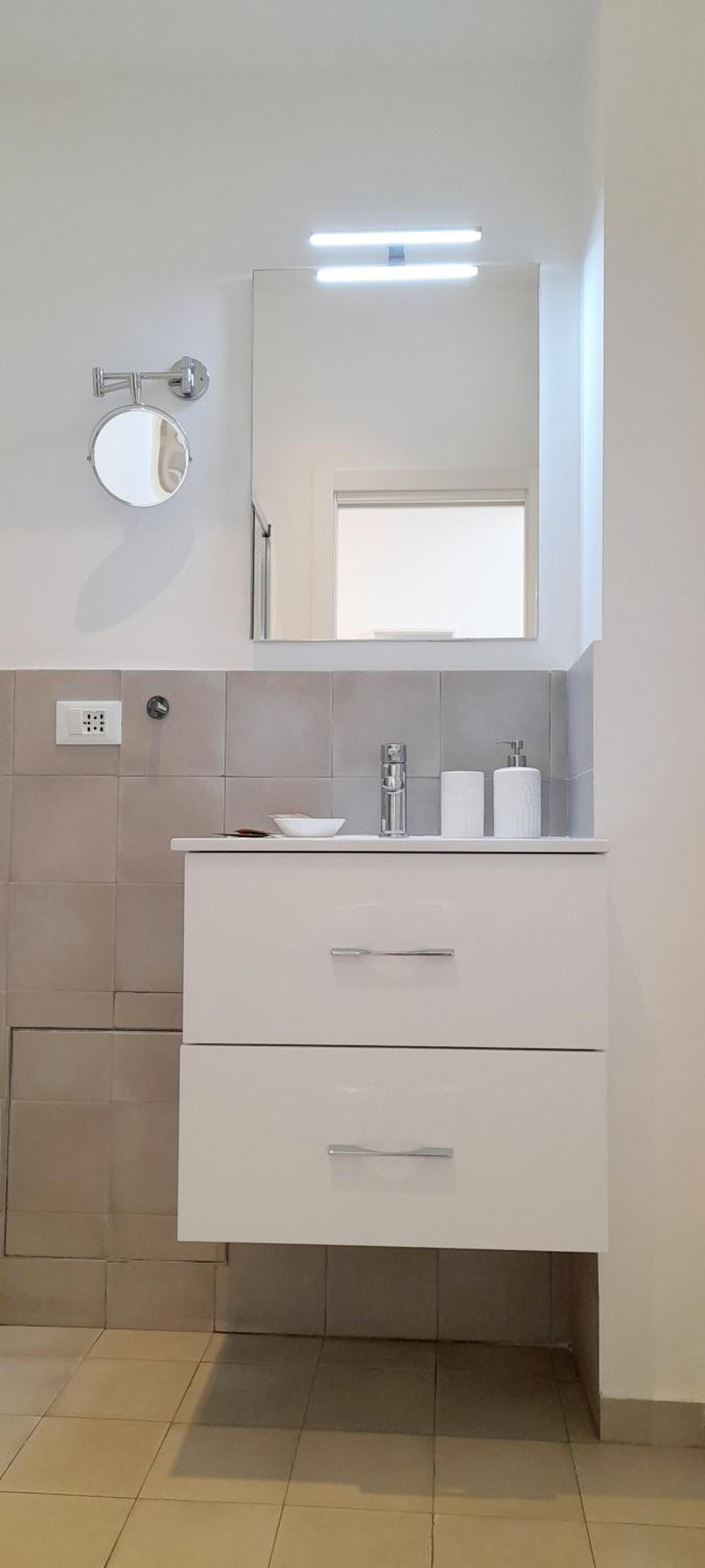One-Bedroom Apartment - Photo 53