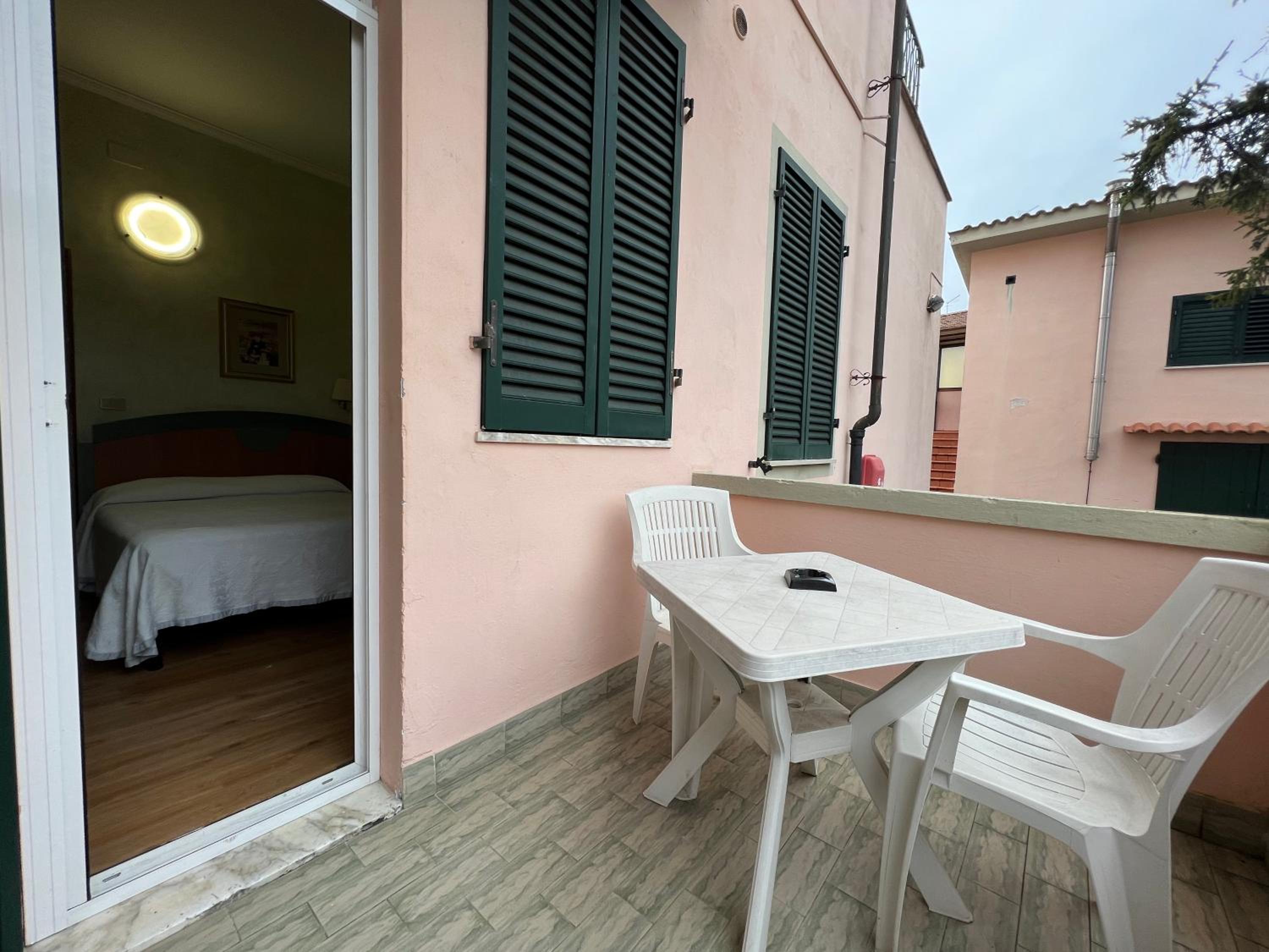 Double Room - Photo 8