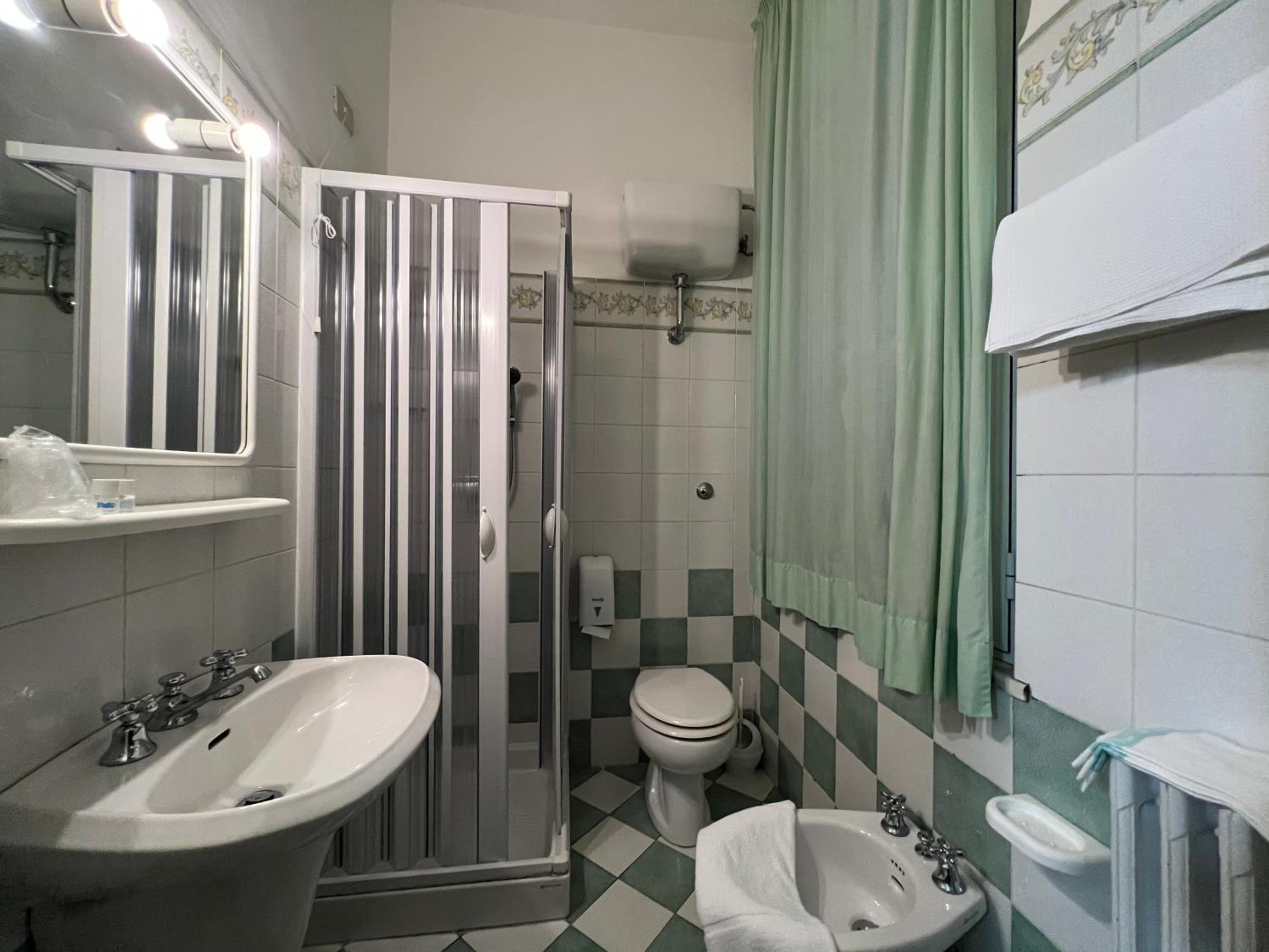 Double Room - Photo 4