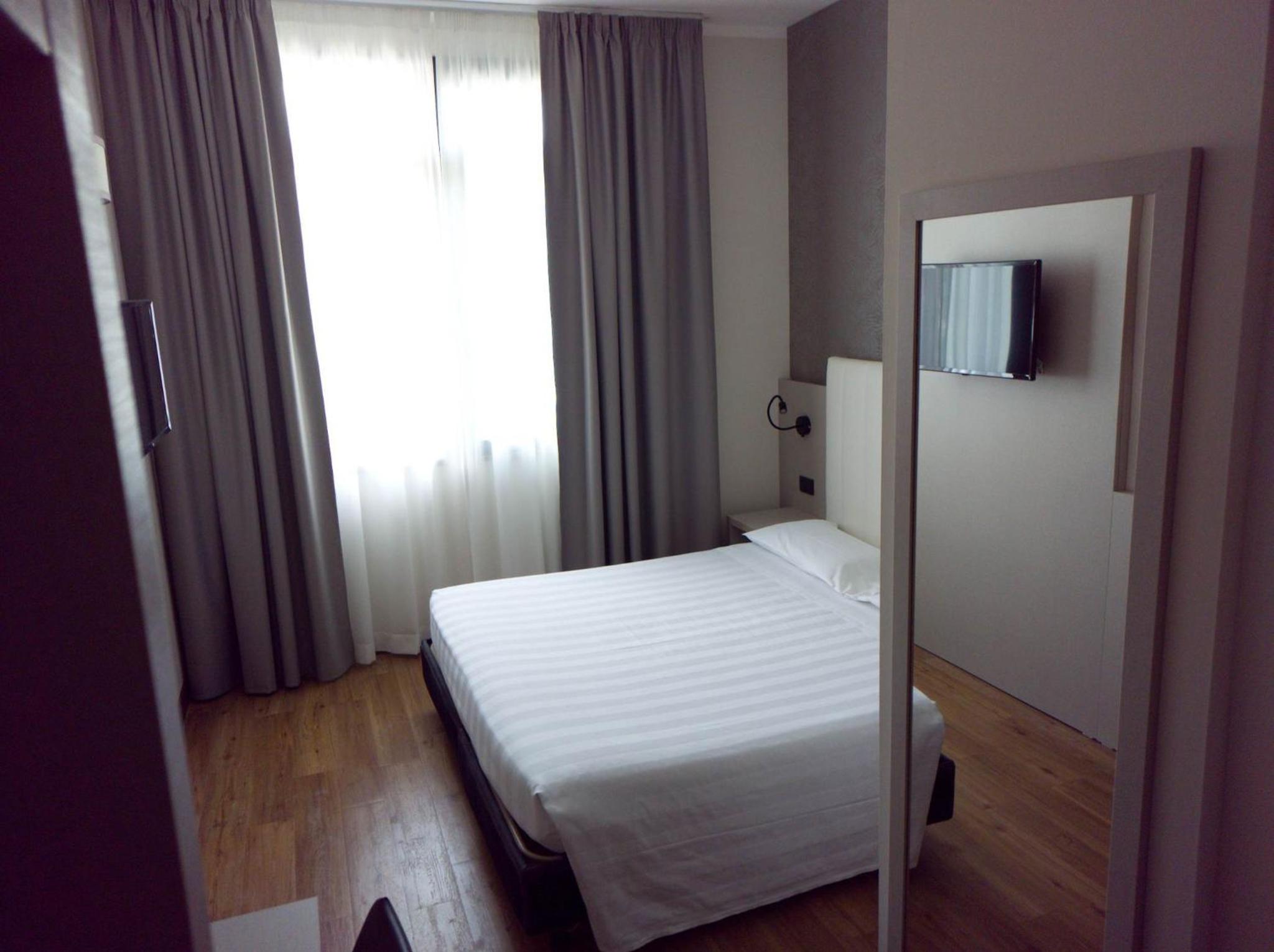 Standard Double Room photo 2