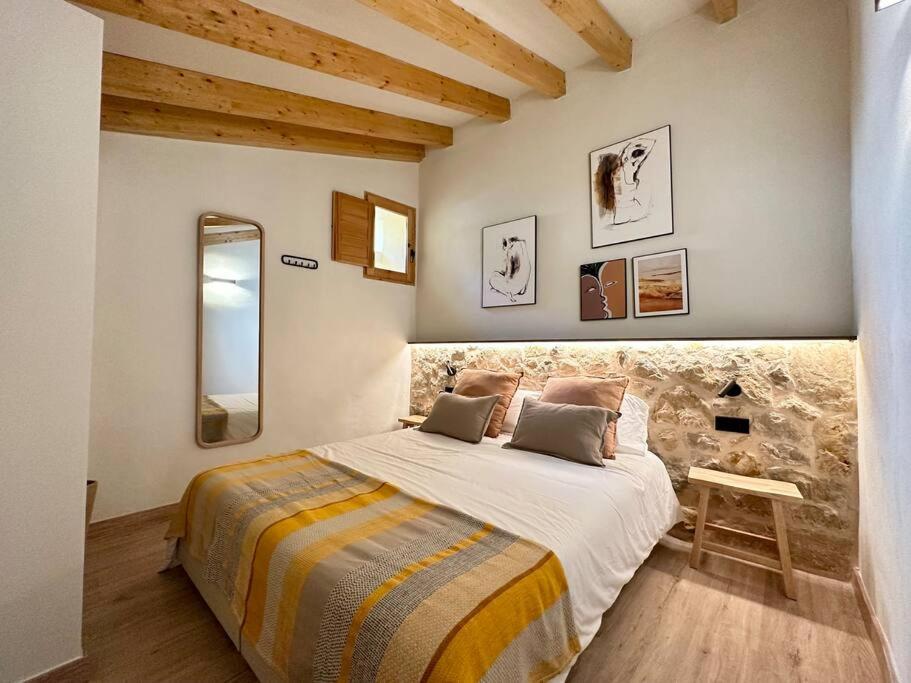 Five-Bedroom House photo 2