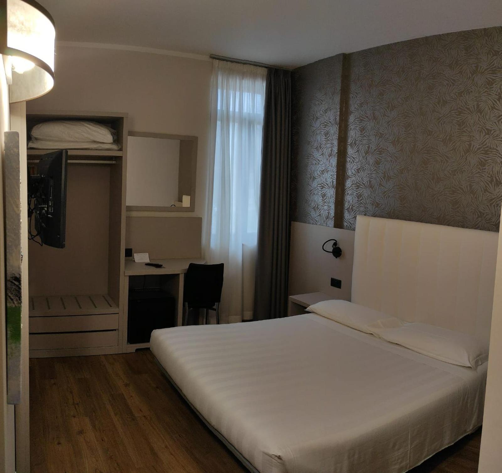 Standard Double Room photo 3