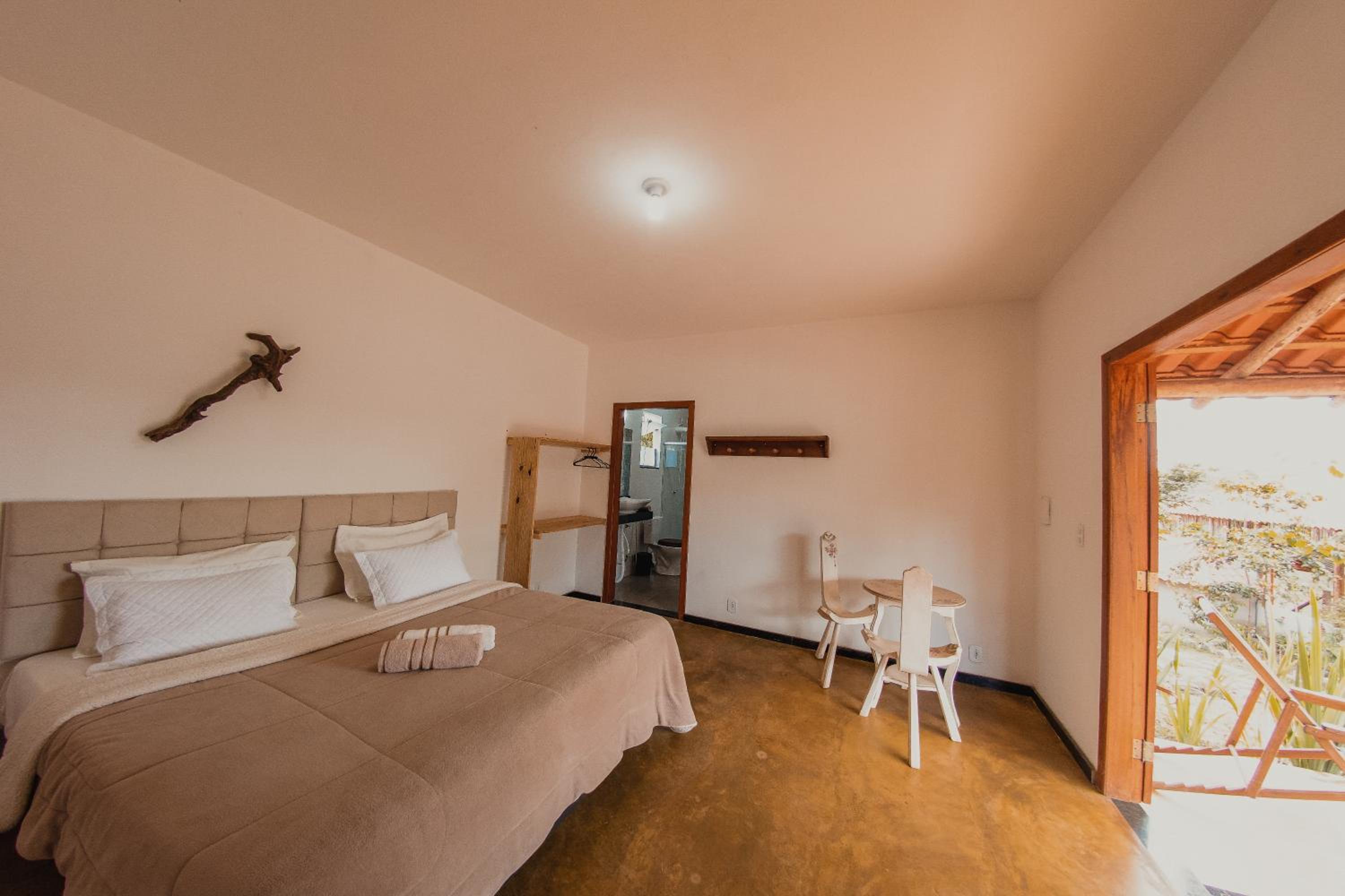 King Suite with Balcony - Photo 6