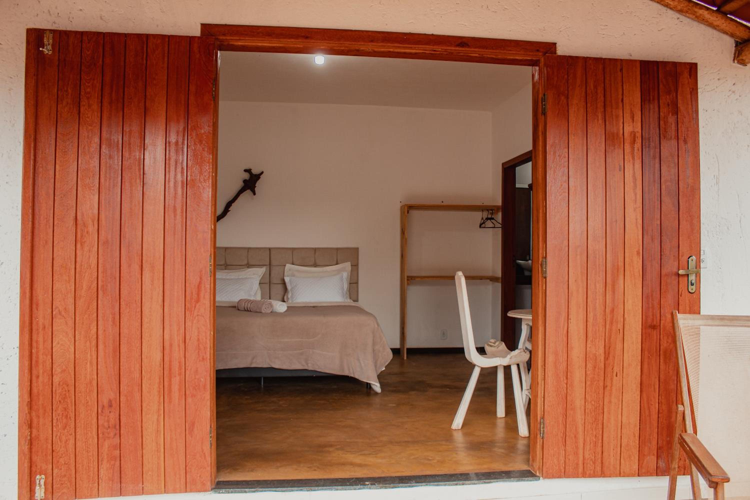 King Suite with Balcony - Photo 5