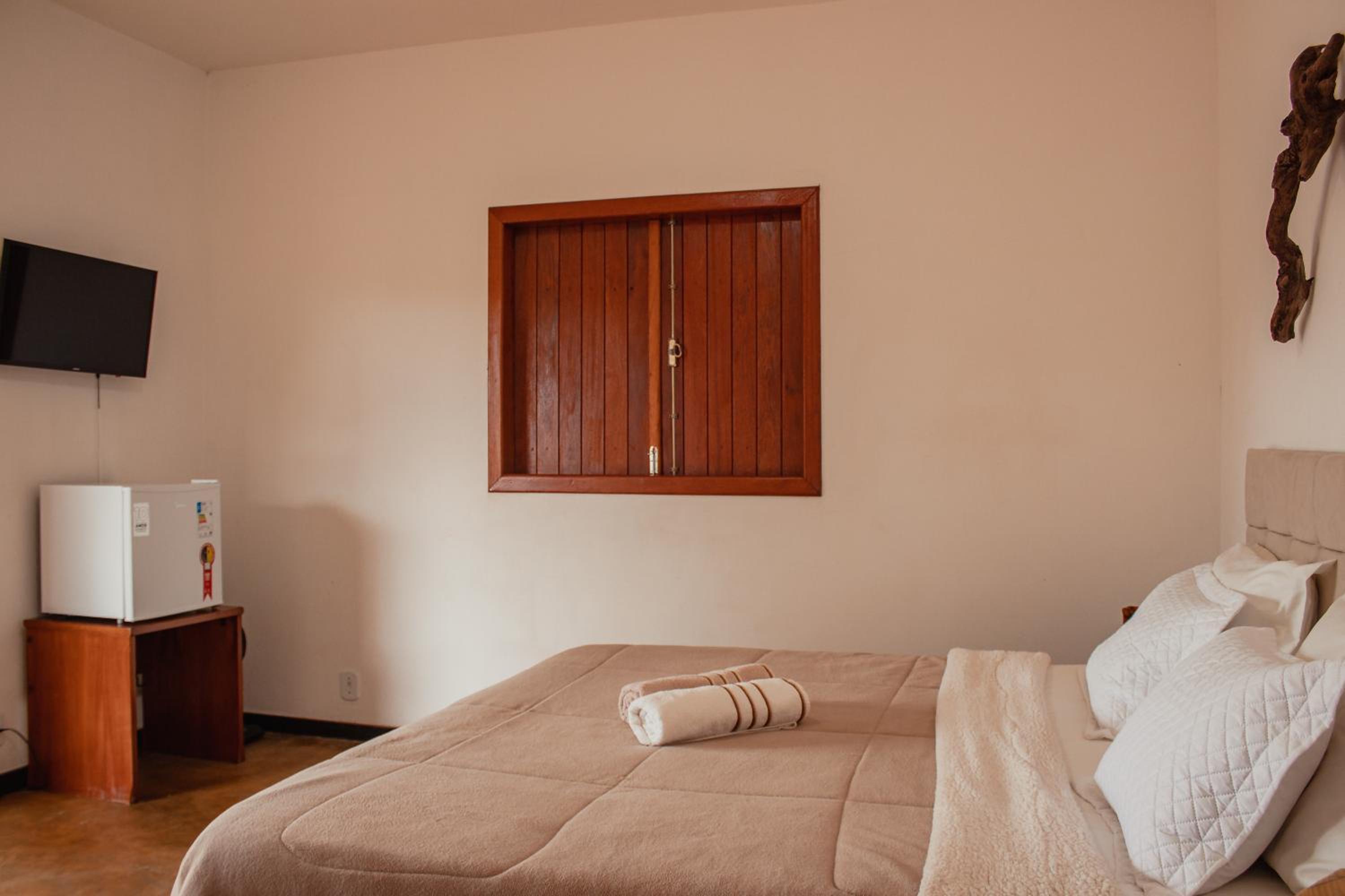 King Suite with Balcony - Photo 4