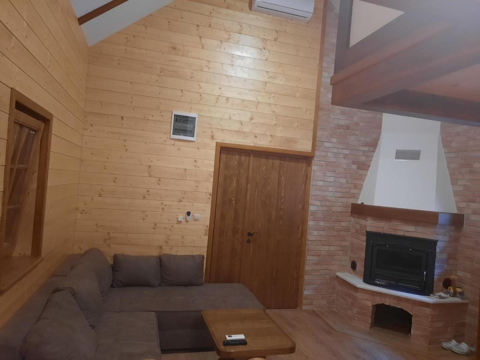 One-Bedroom House photo 1