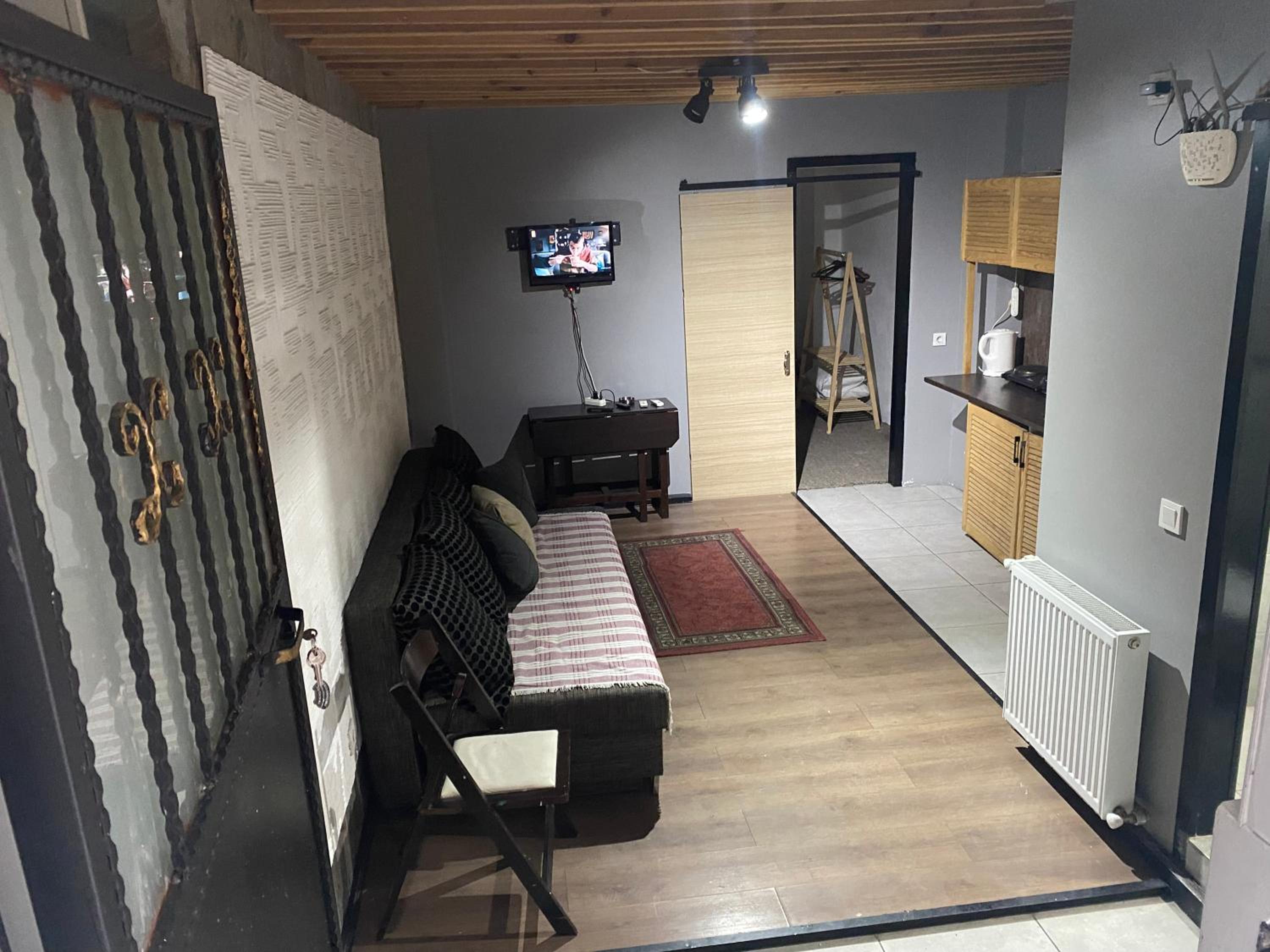  One-Bedroom Apartment - Basement photo 1
