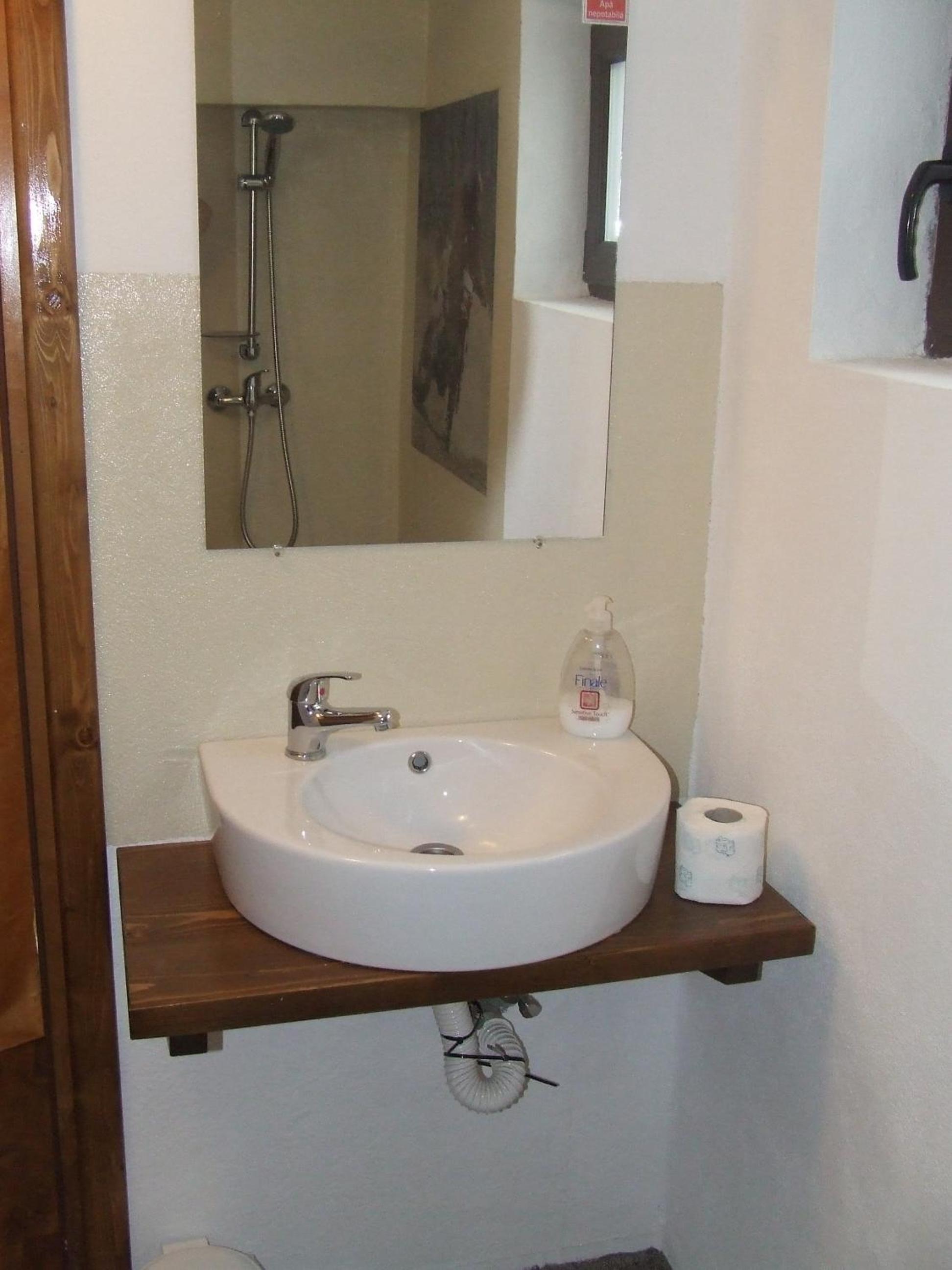 Triple Room with Balcony - Photo 8