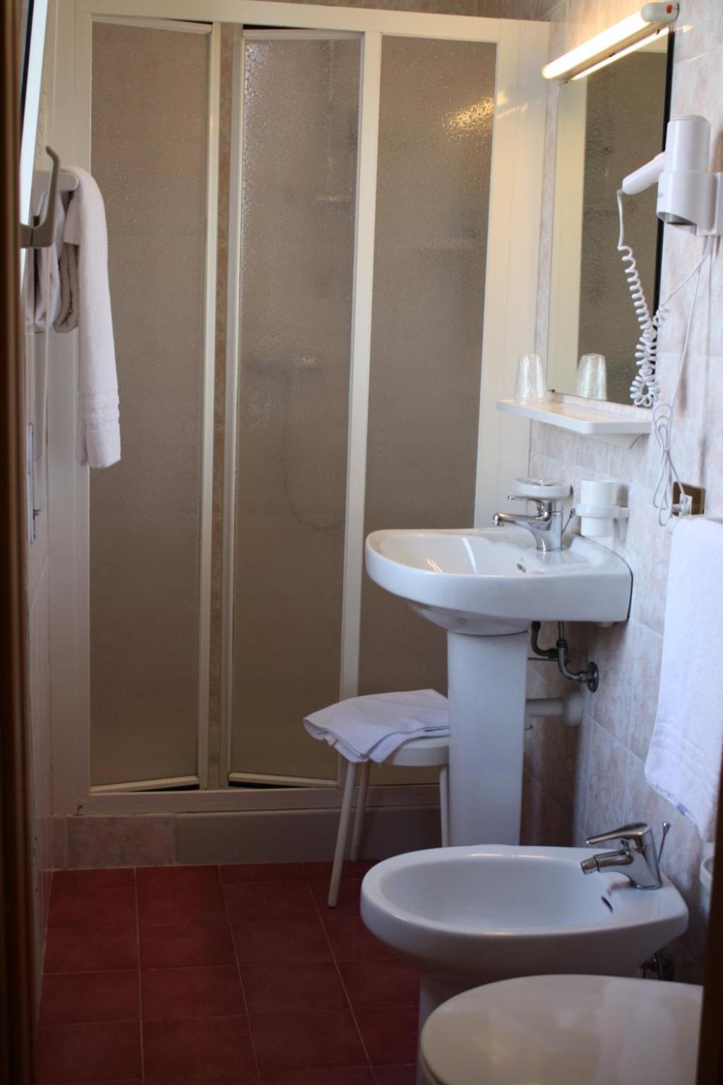 Triple Room with Balcony and Lake View photo 2