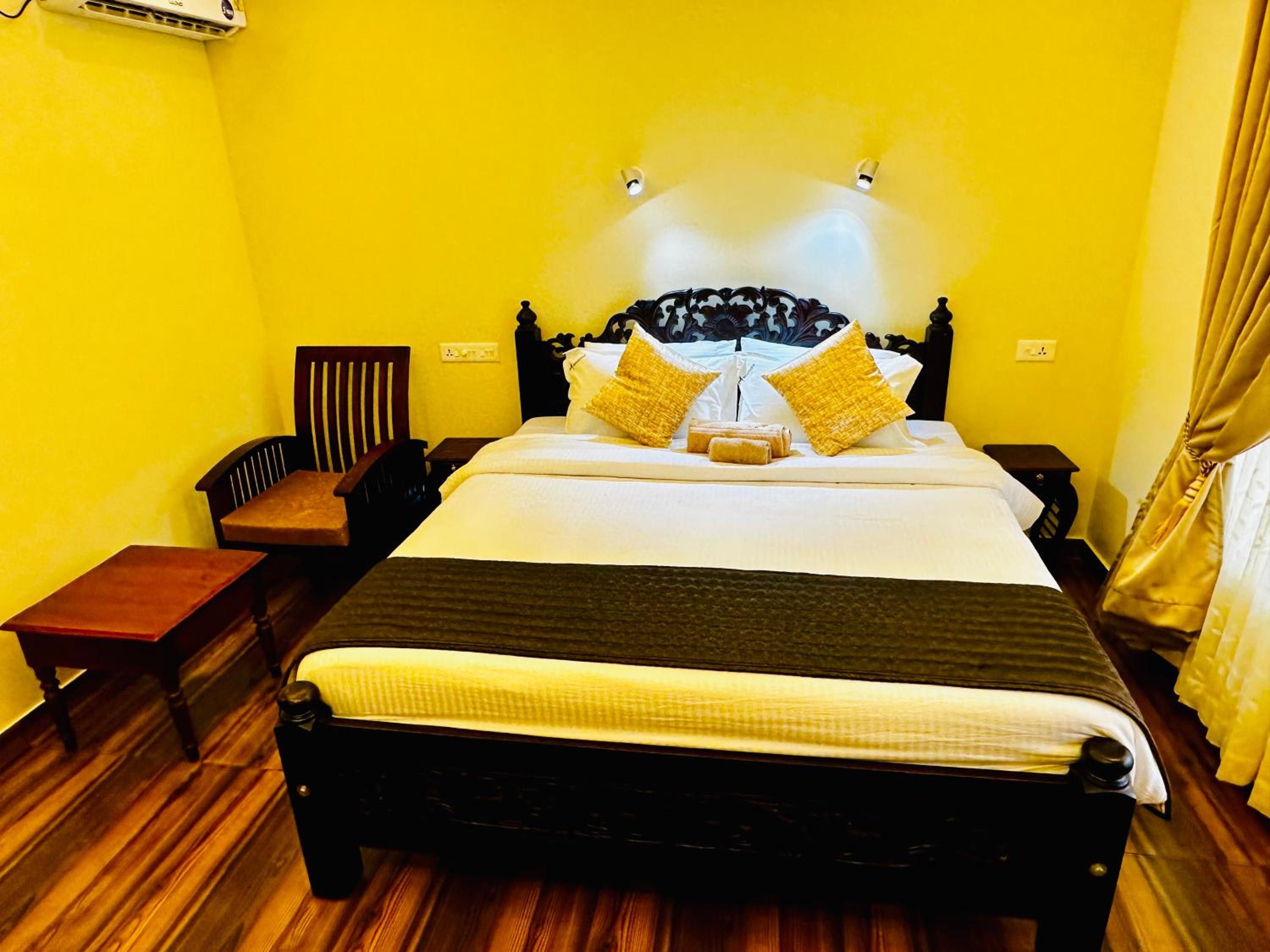 Deluxe Double Room With Side Sea View - Photo 4