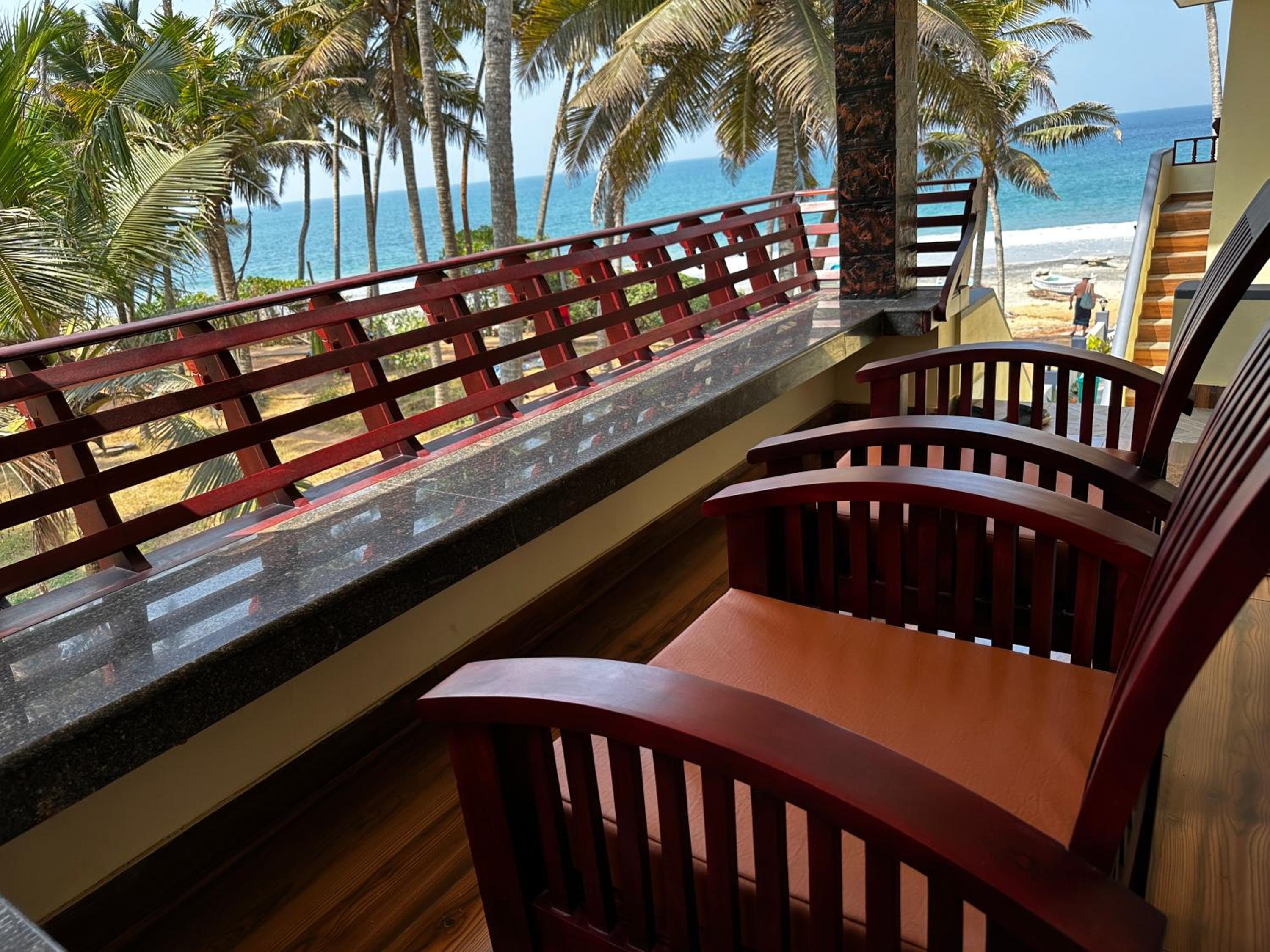 Deluxe Double Room With Side Sea View - Photo 7