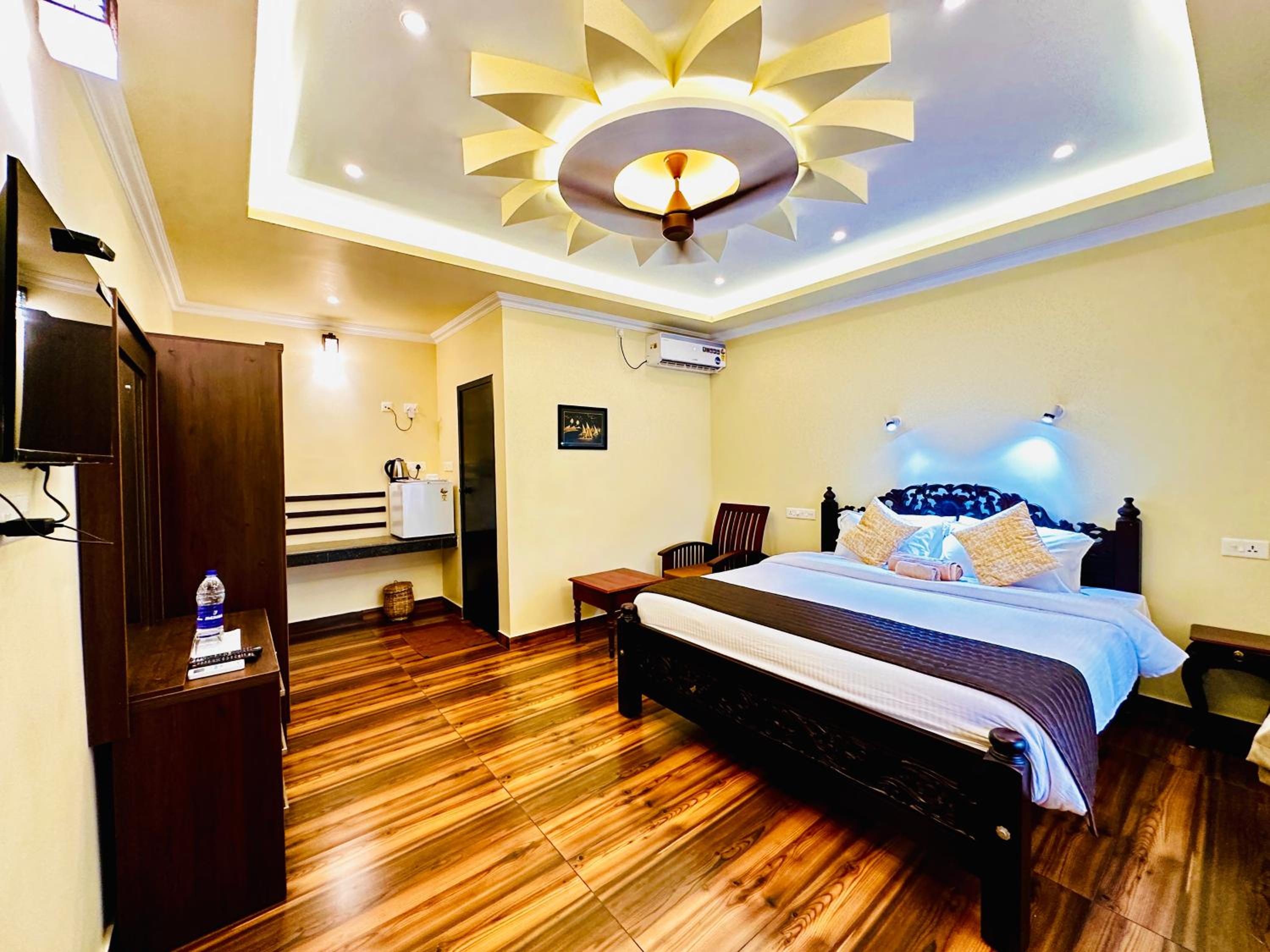 Deluxe Double Room With Side Sea View - Photo 8