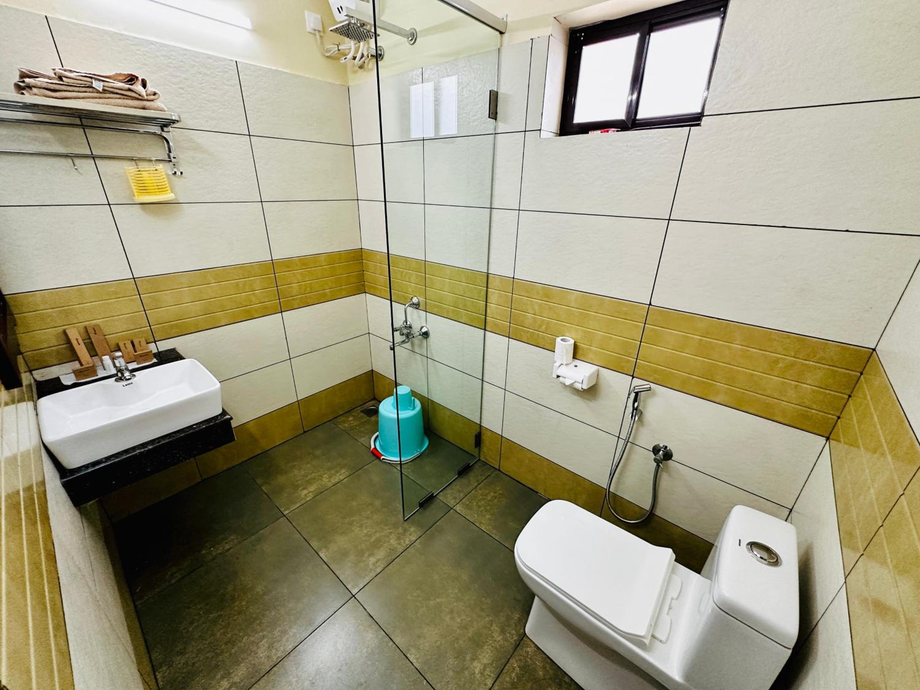 Deluxe Double Room With Side Sea View - Photo 9