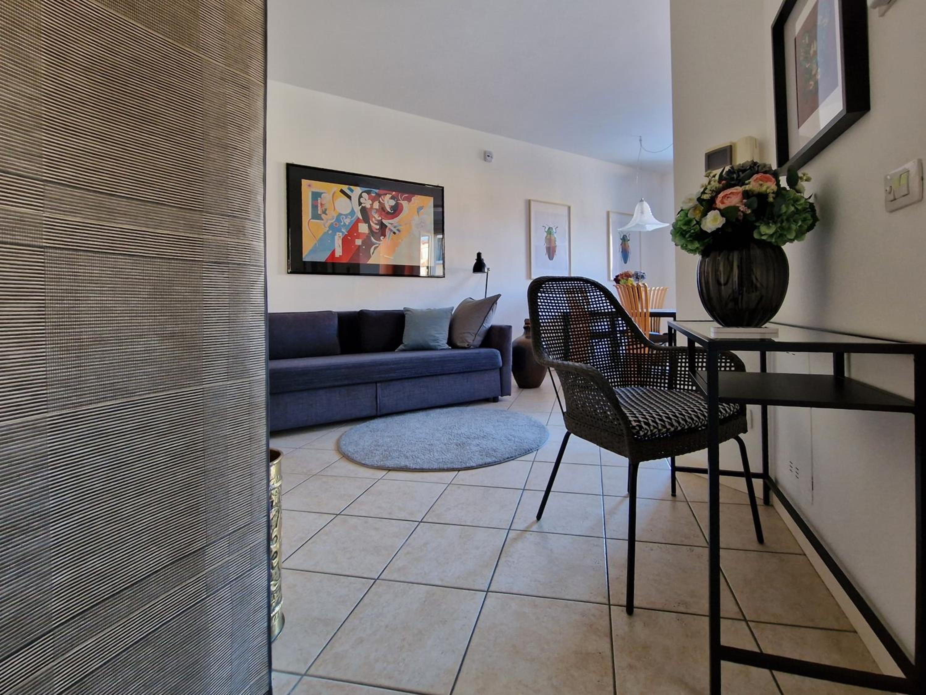 One-Bedroom Apartment - Photo 12