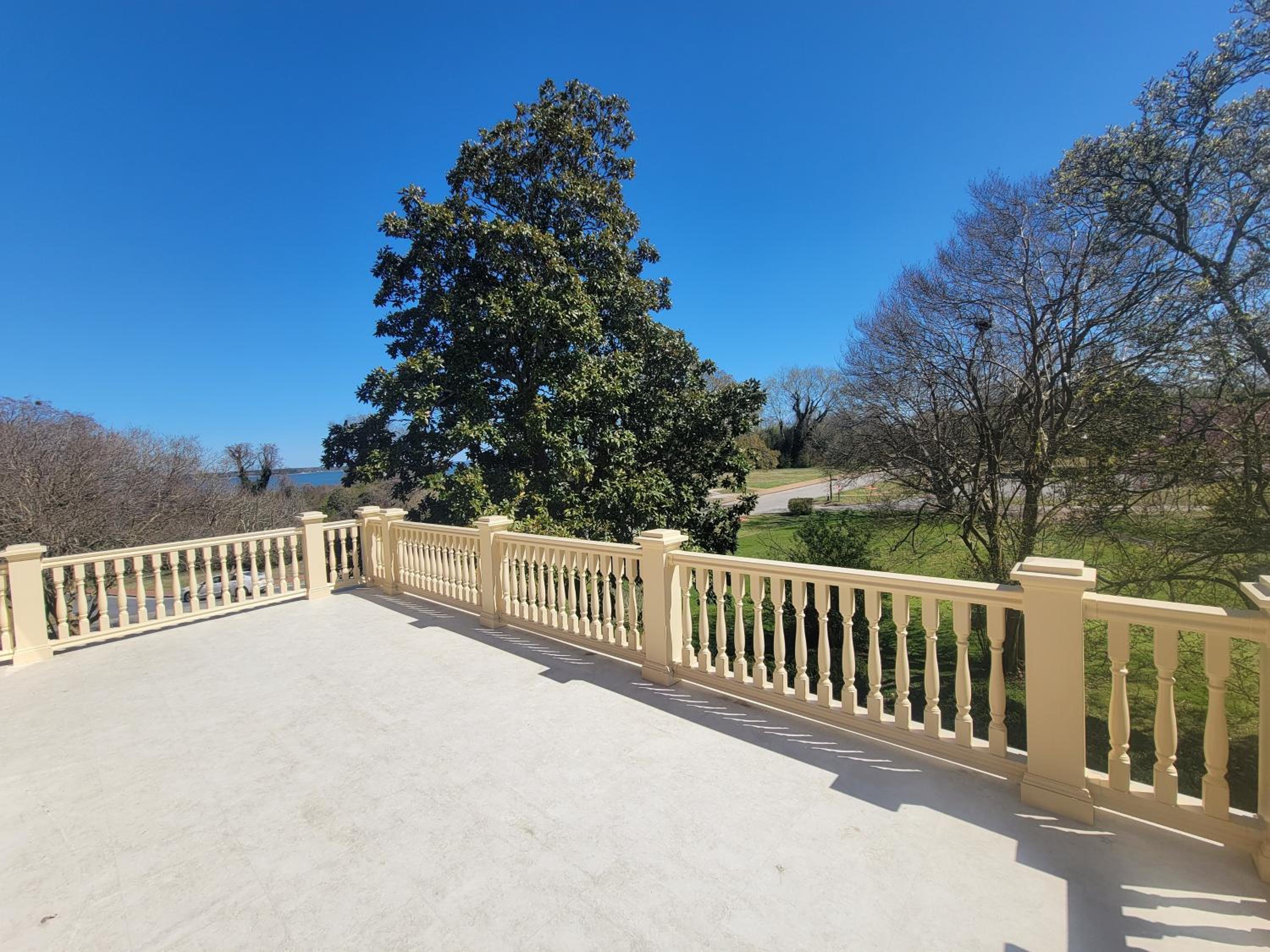 King Suite with Balcony photo 2