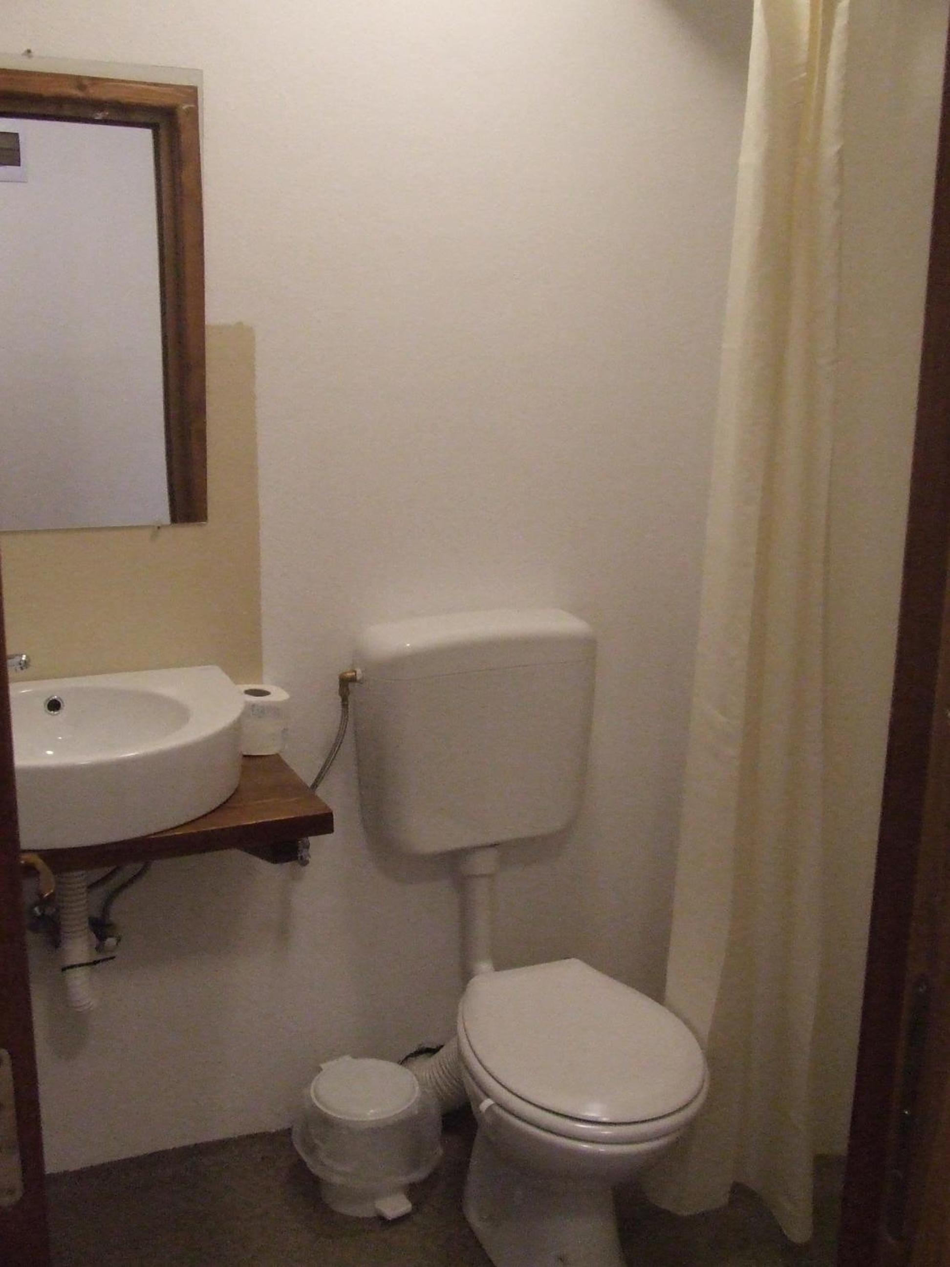 Double Room - Photo 7