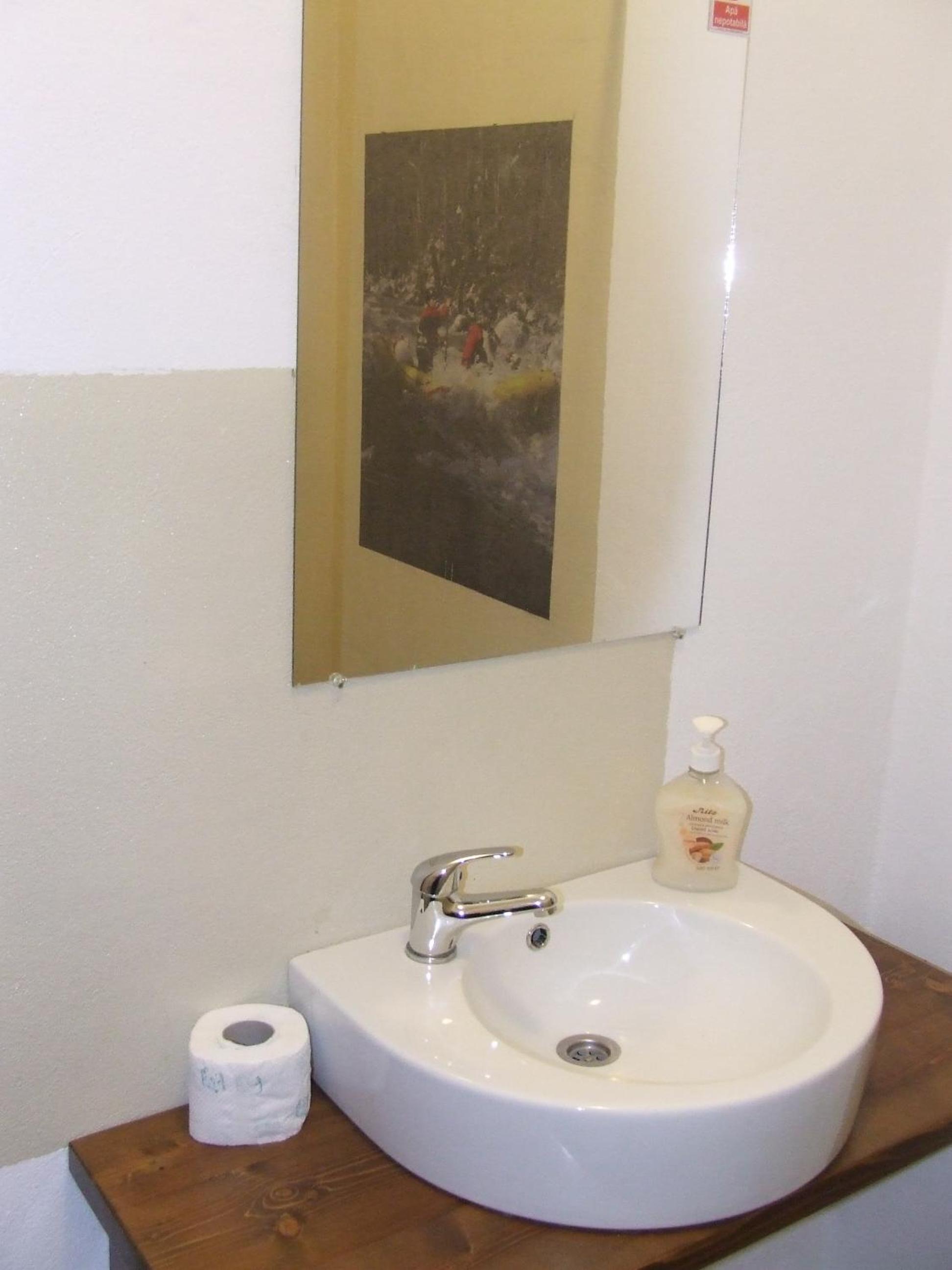 Double Room - Photo 8