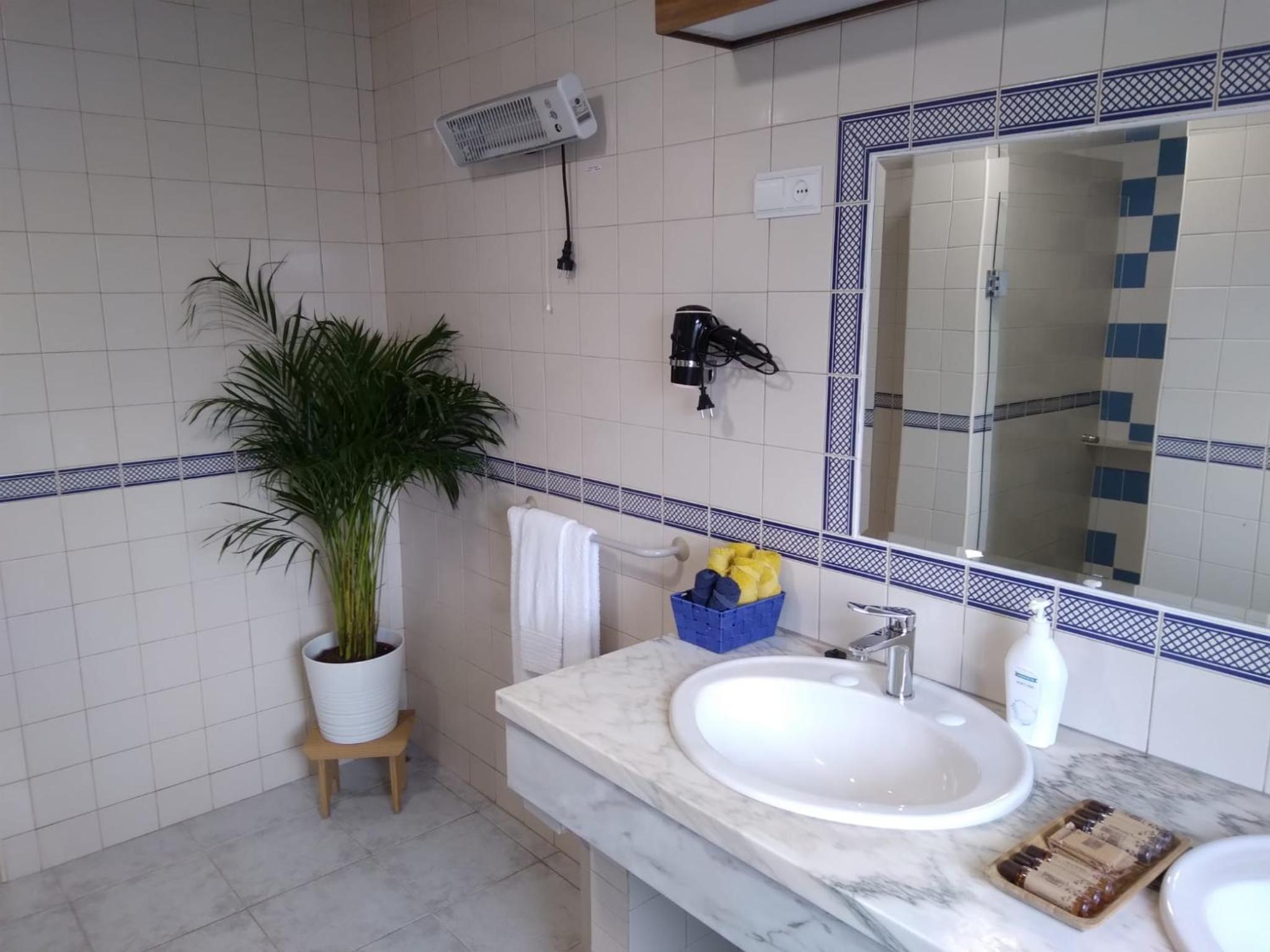 Double Room with Private Bathroom photo 3