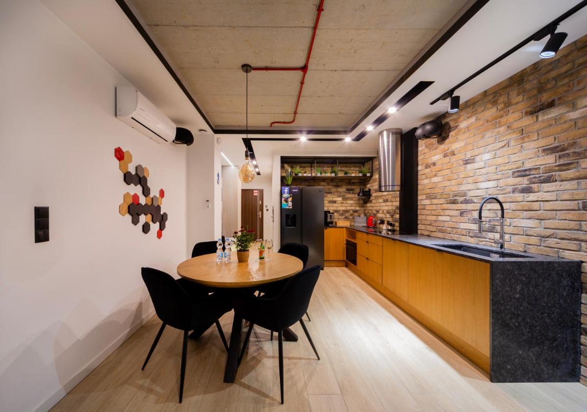 One-Bedroom Apartment - Photo 2