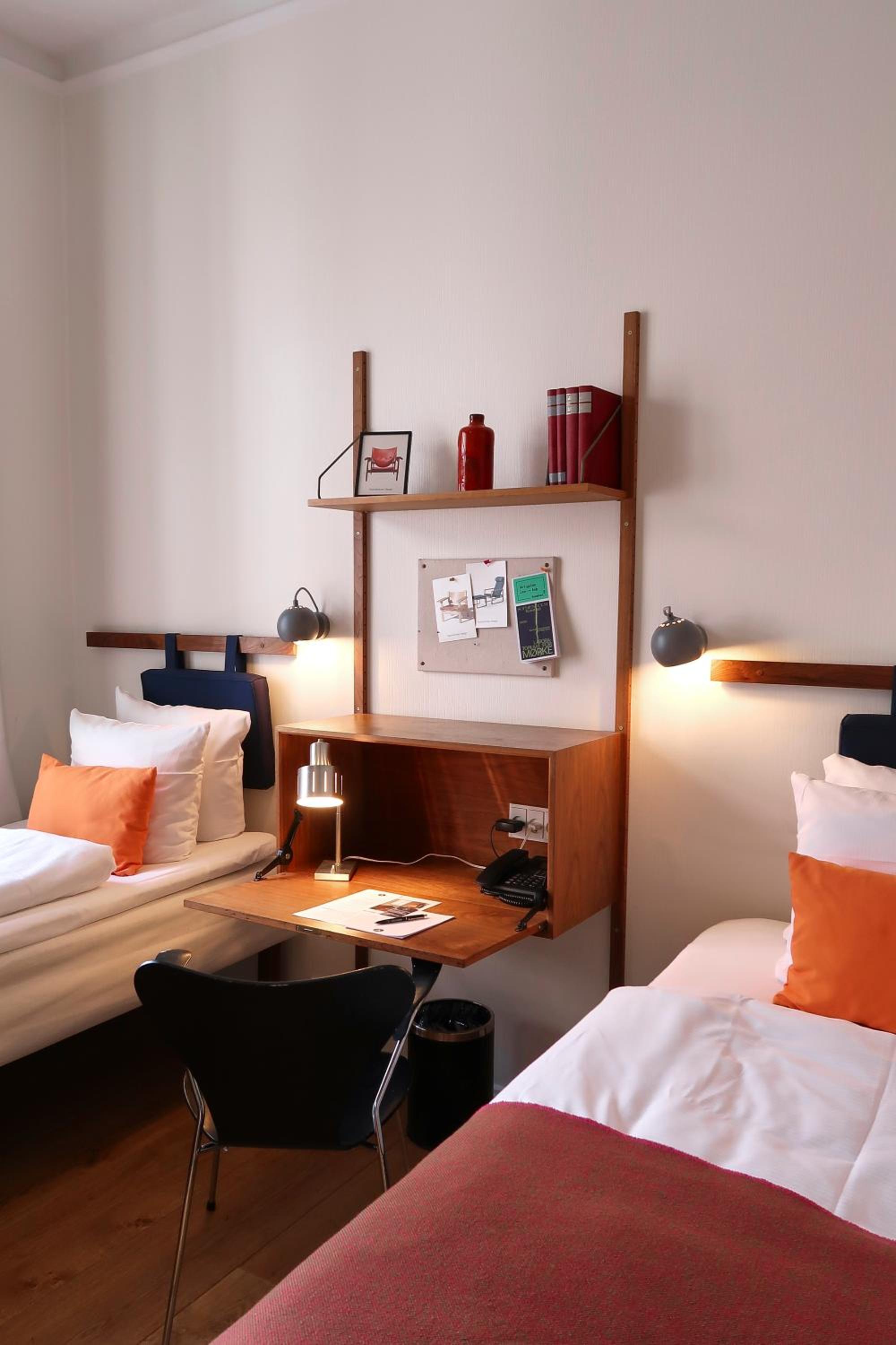 Standard Twin Room - Photo 2