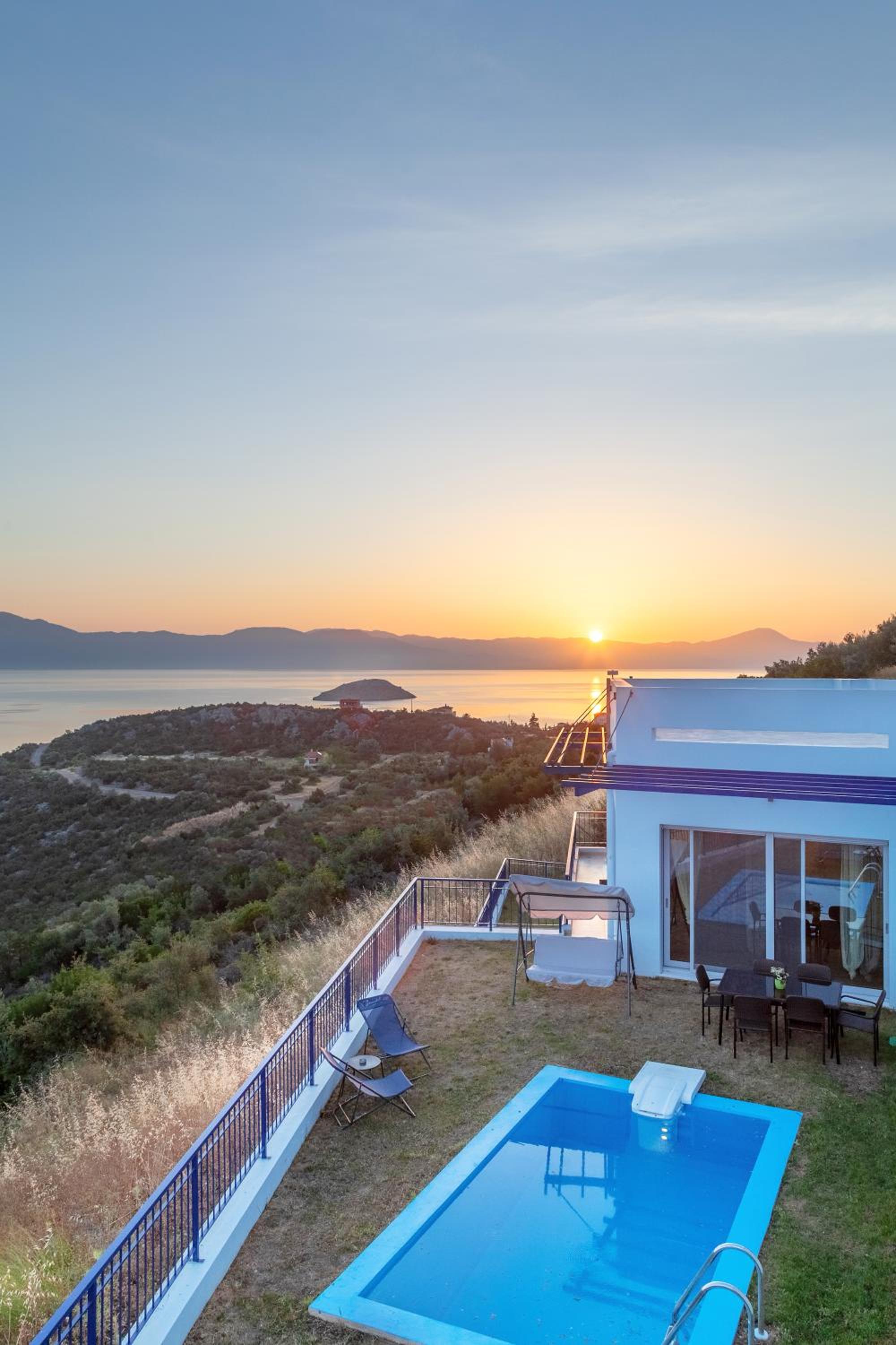 Villa With Private Pool photo 2