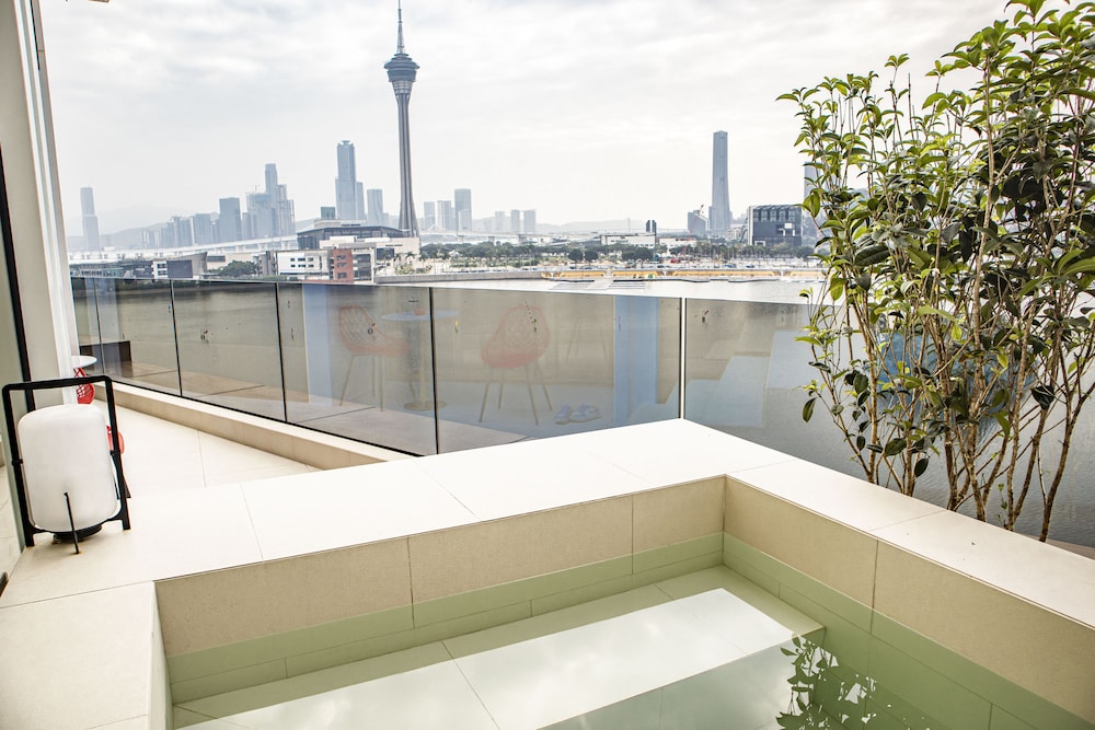 Emperor (Resorts World) Garden Onsen Suite King photo 2