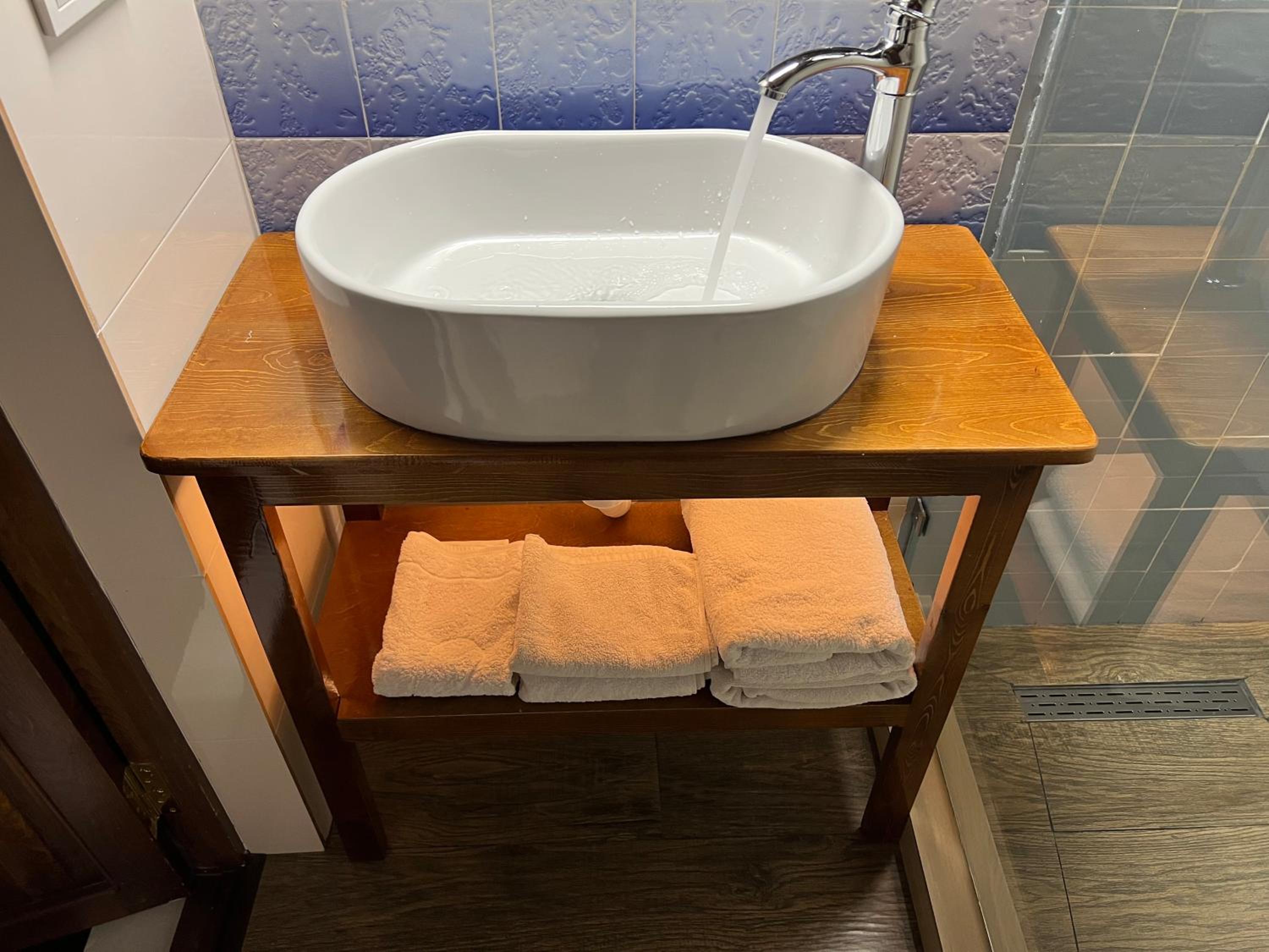 Deluxe Double or Twin Room with Balcony photo 3