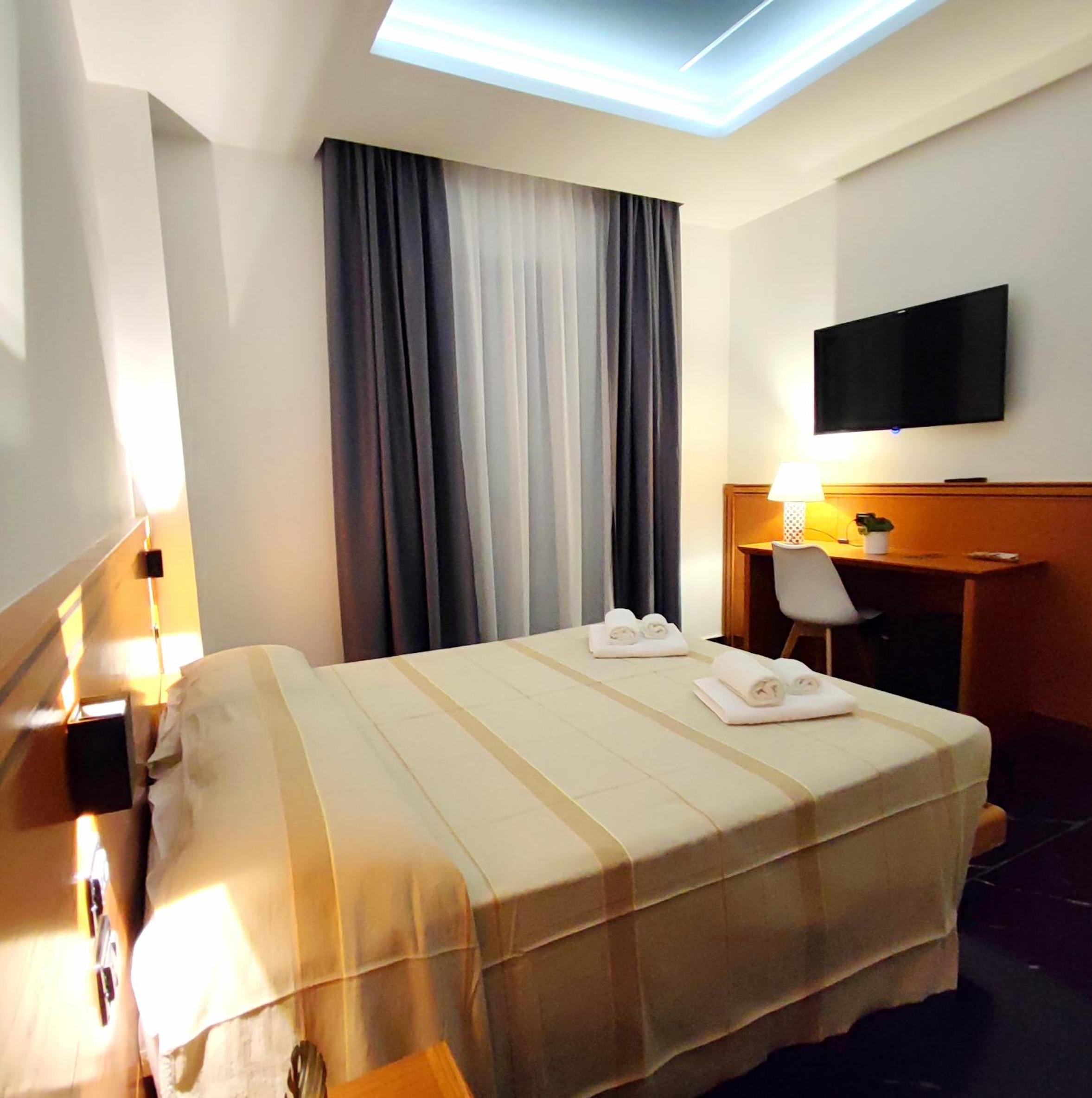 Deluxe Quadruple Room - Photo 9