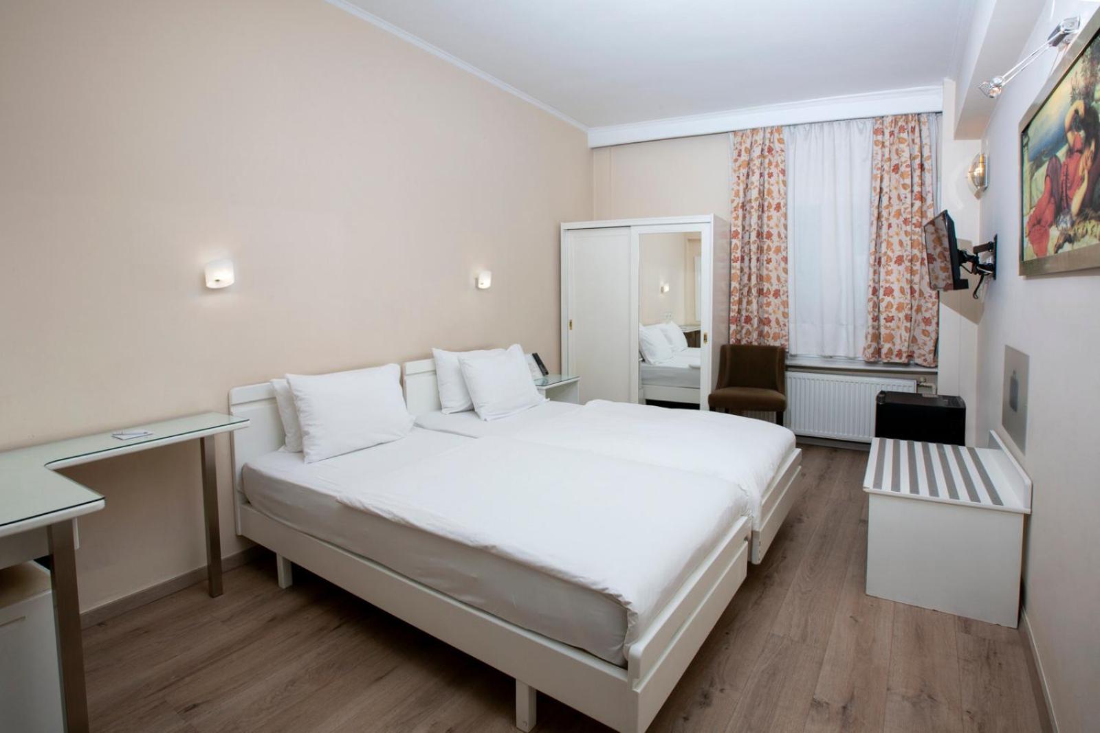 Twin Room Interior View - Photo 4