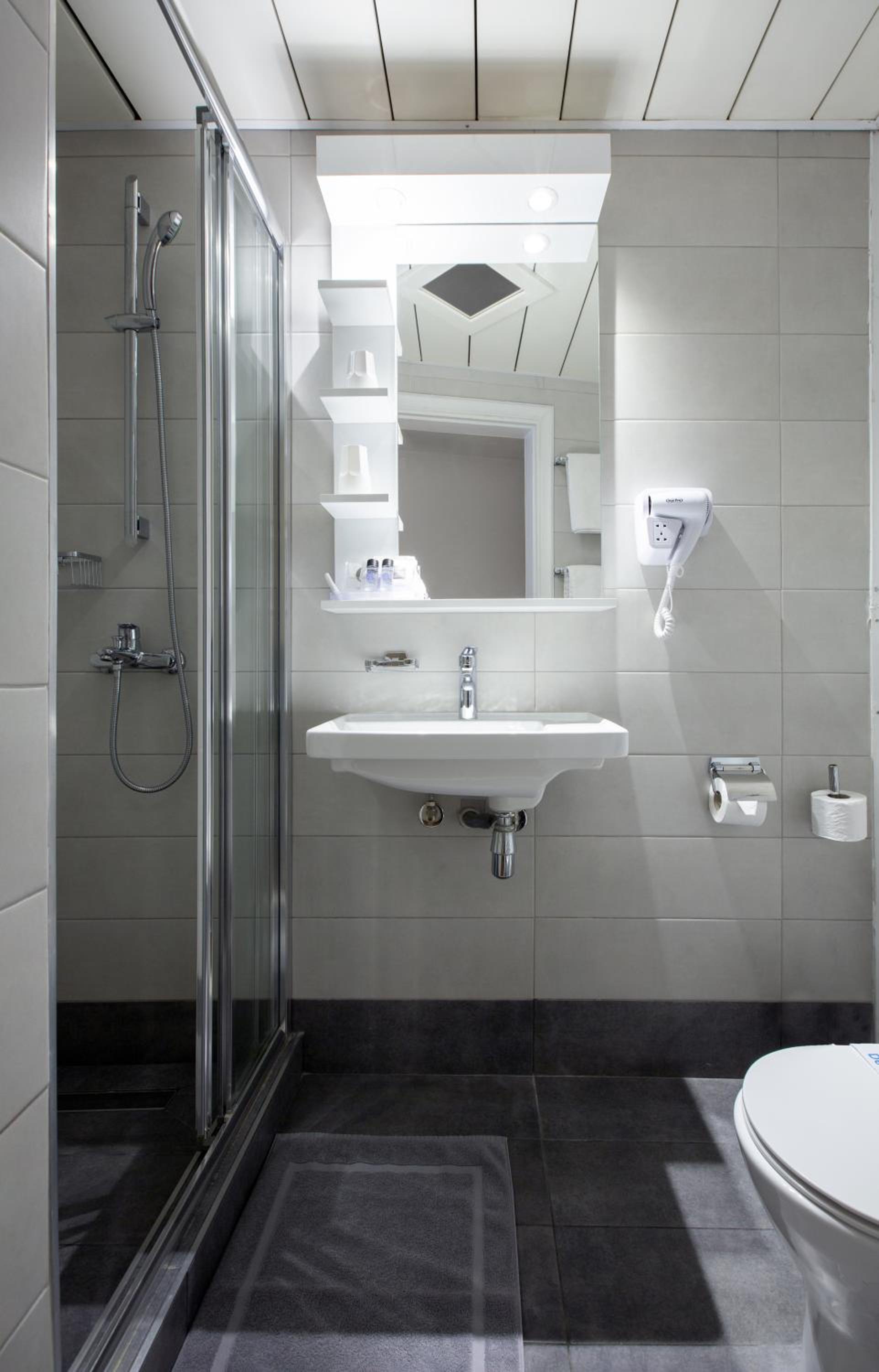 Twin Room - Photo 6