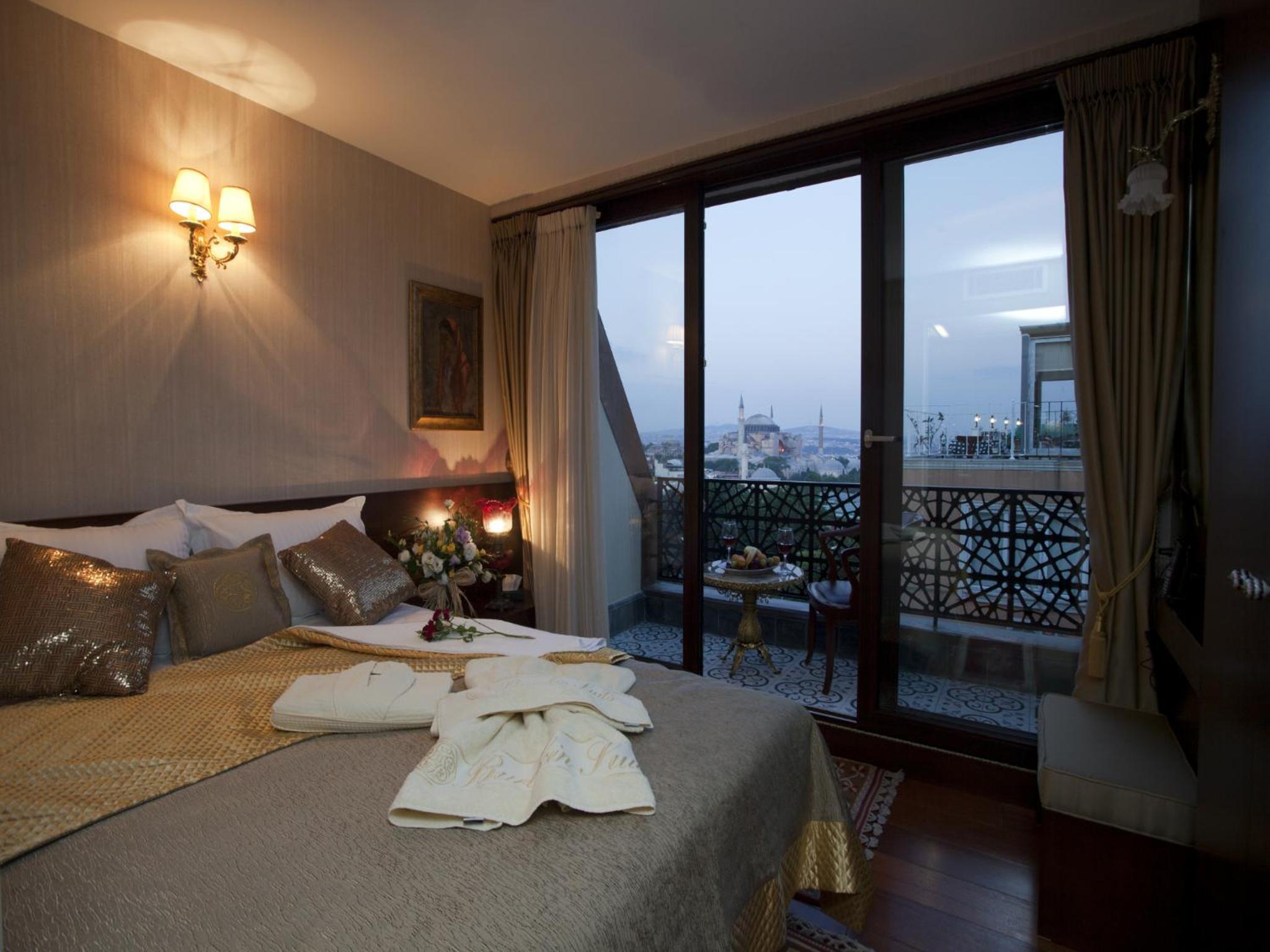 Double Room with Balcony photo 3
