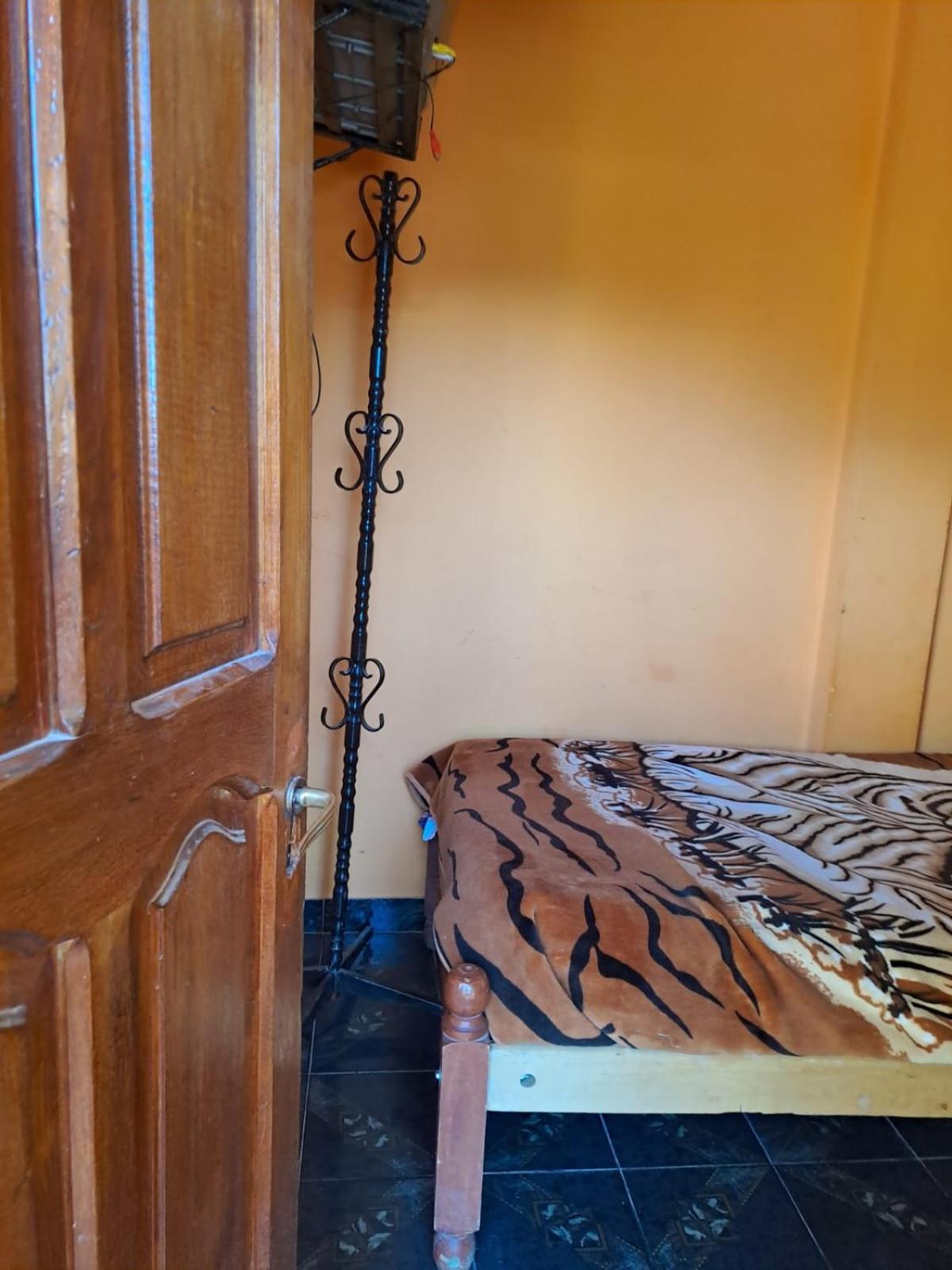 Standard Single Room with Shared Bathroom photo 2