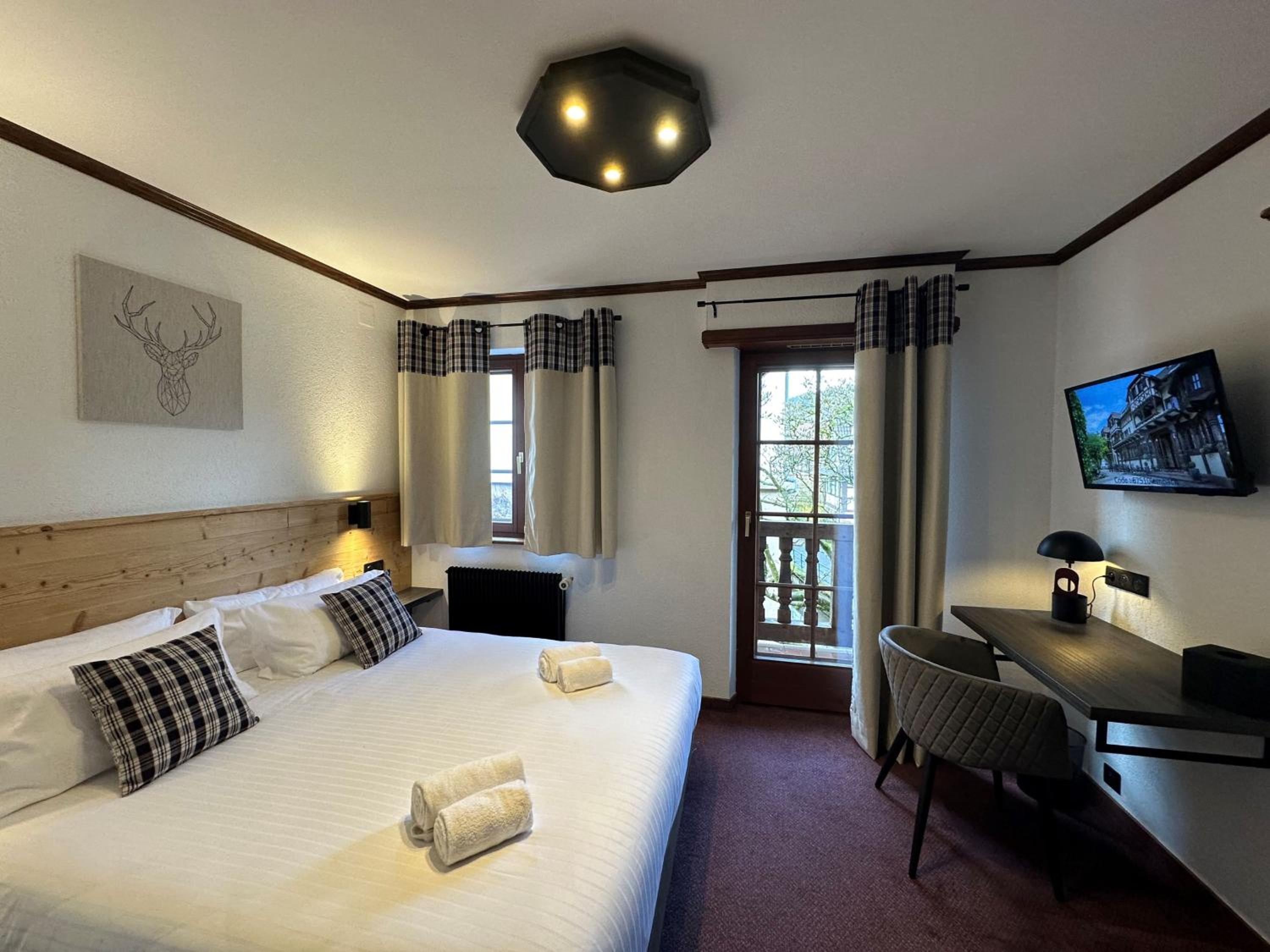 Double Room with Balcony - Photo 1