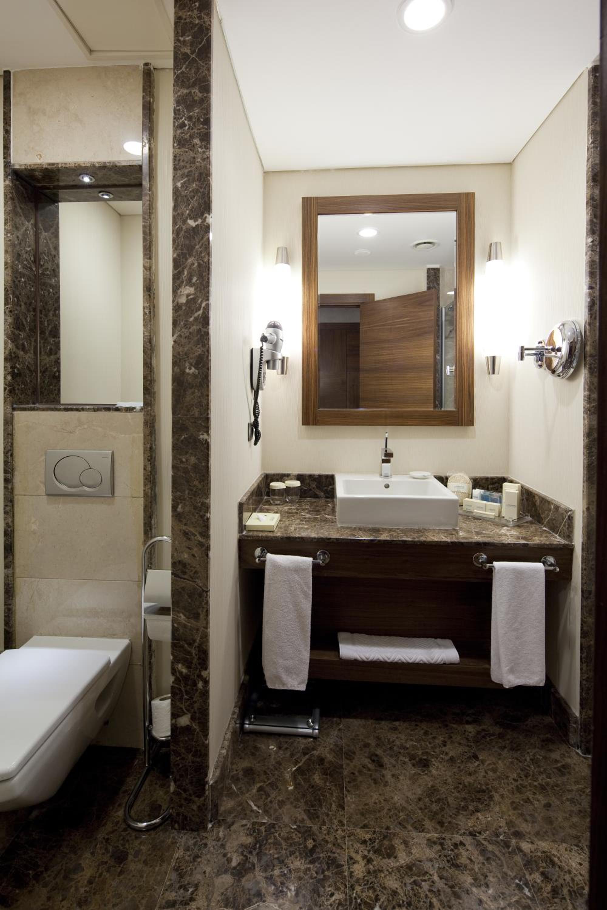 Deluxe Room - Photo 2