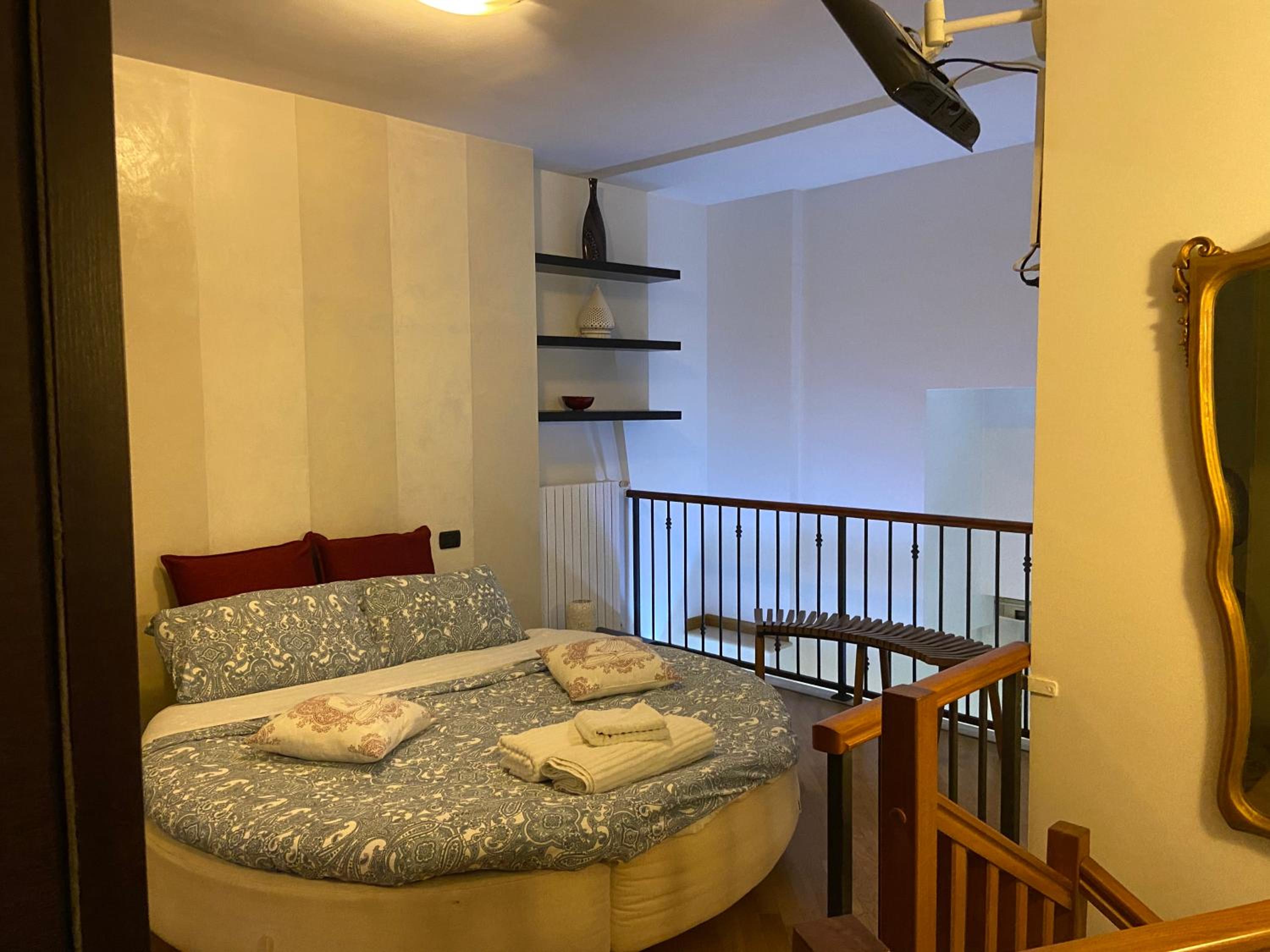 One-Bedroom Apartment - Photo 86