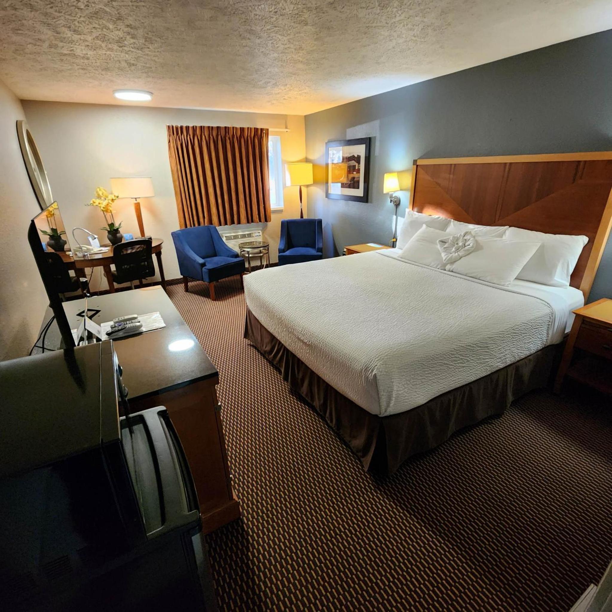 Superior King Room - Non-Smoking - Photo 6
