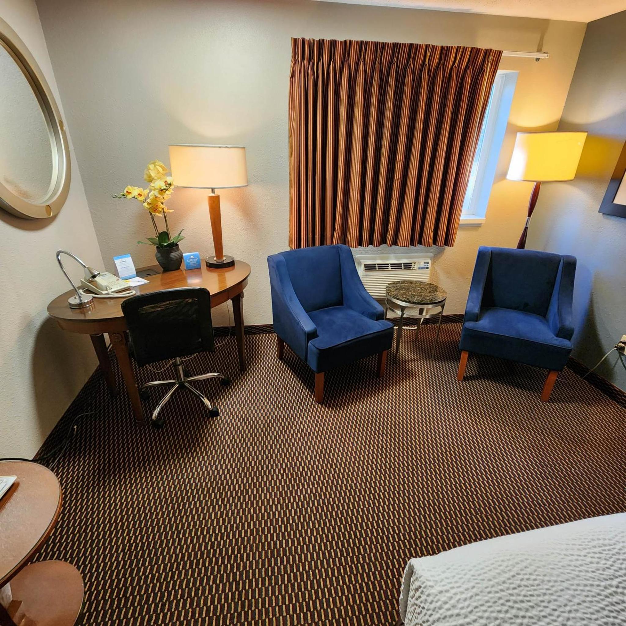 Superior King Room - Non-Smoking - Photo 8