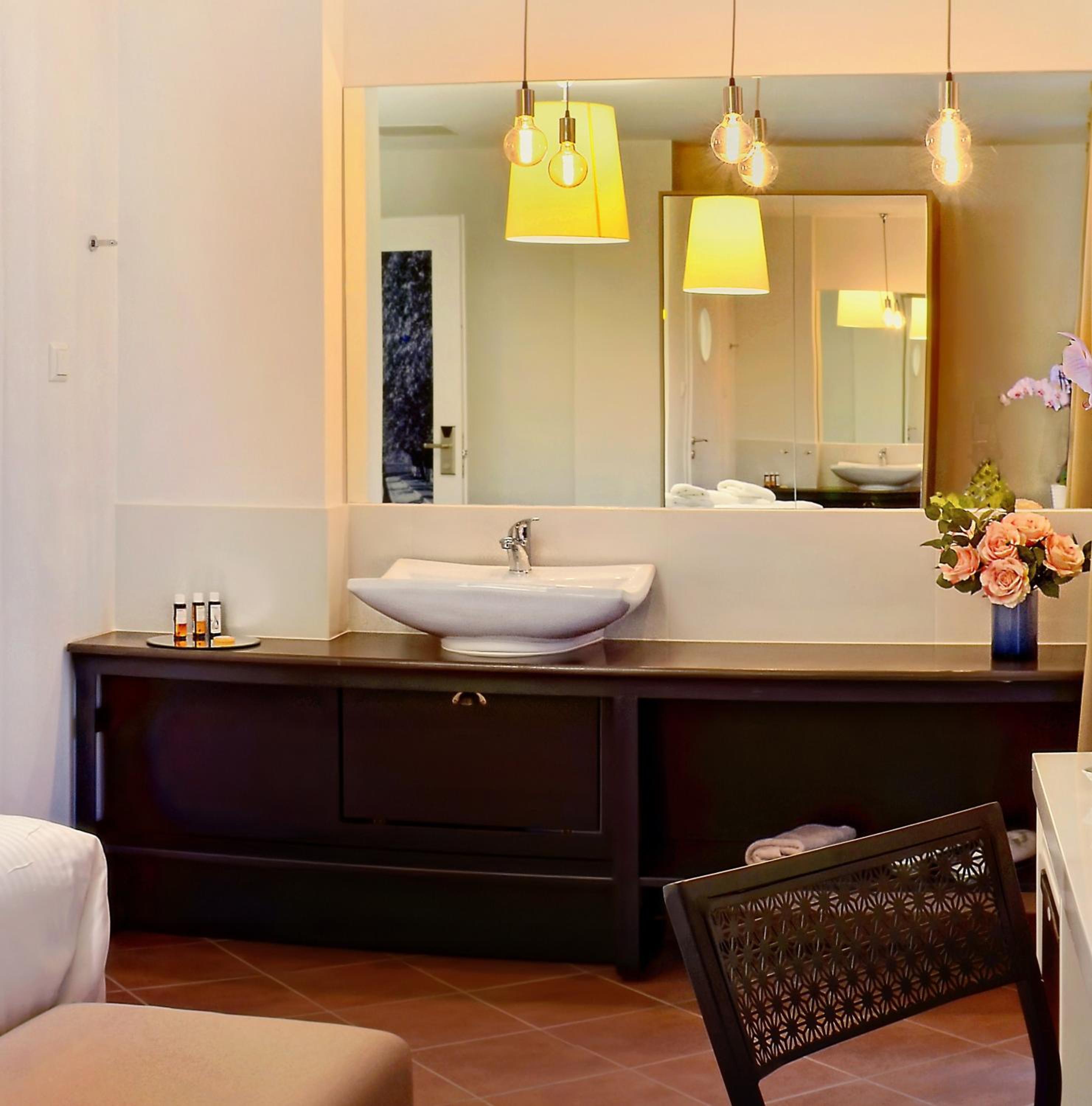 Superior Double Room with Balcony - Photo 4