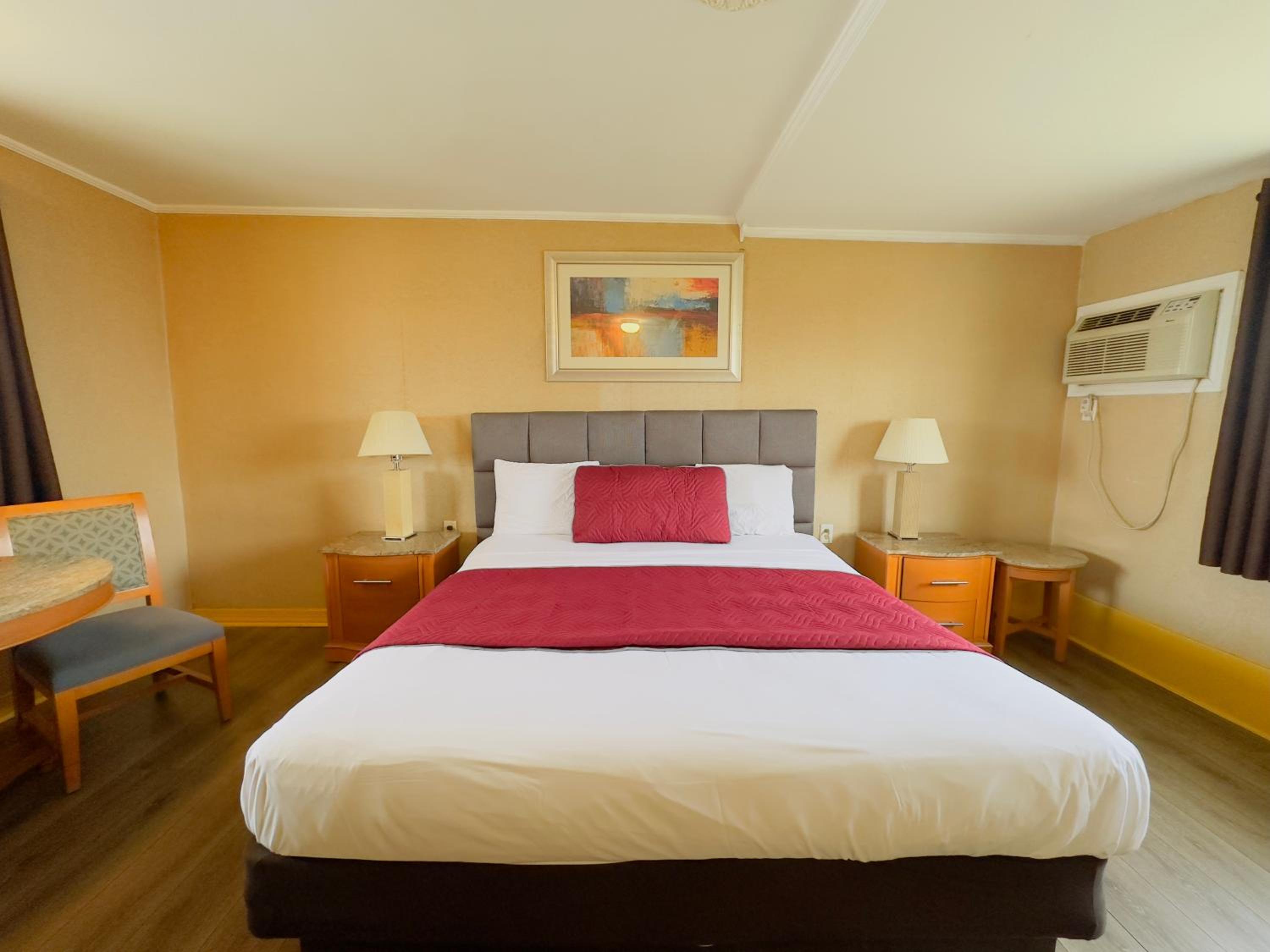Deluxe King Room photo 1
