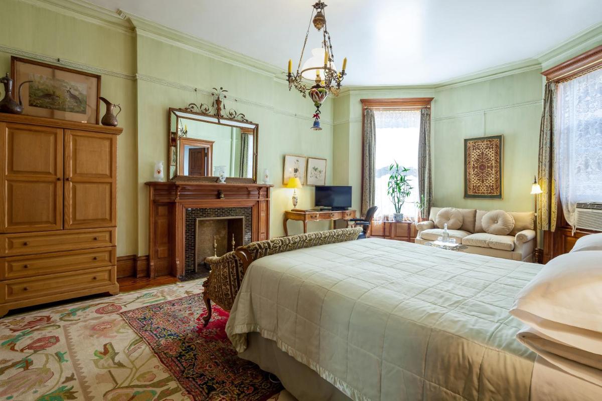 Two-Bedroom Suite photo 2