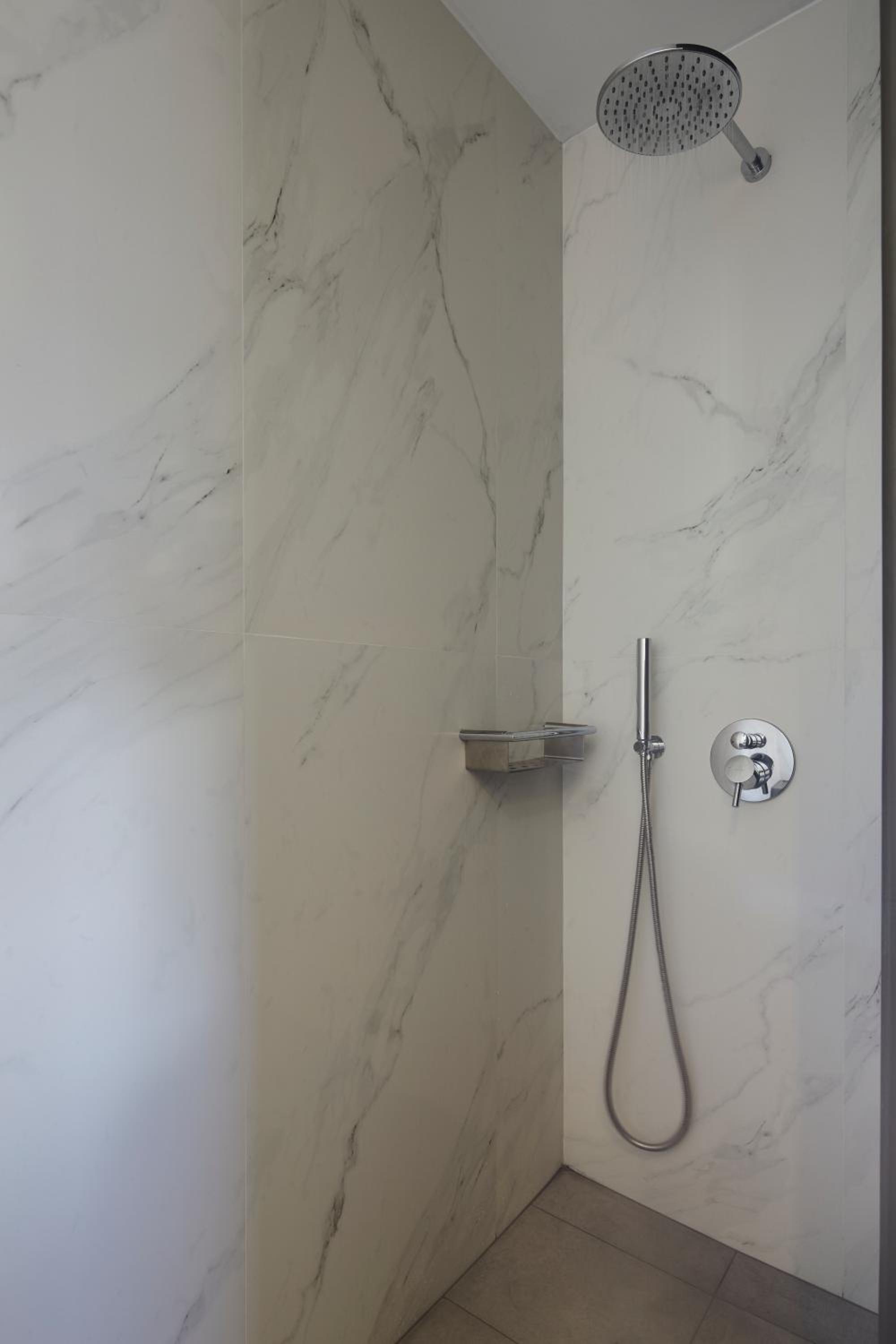 Superior Suite with Sea View - Photo 17