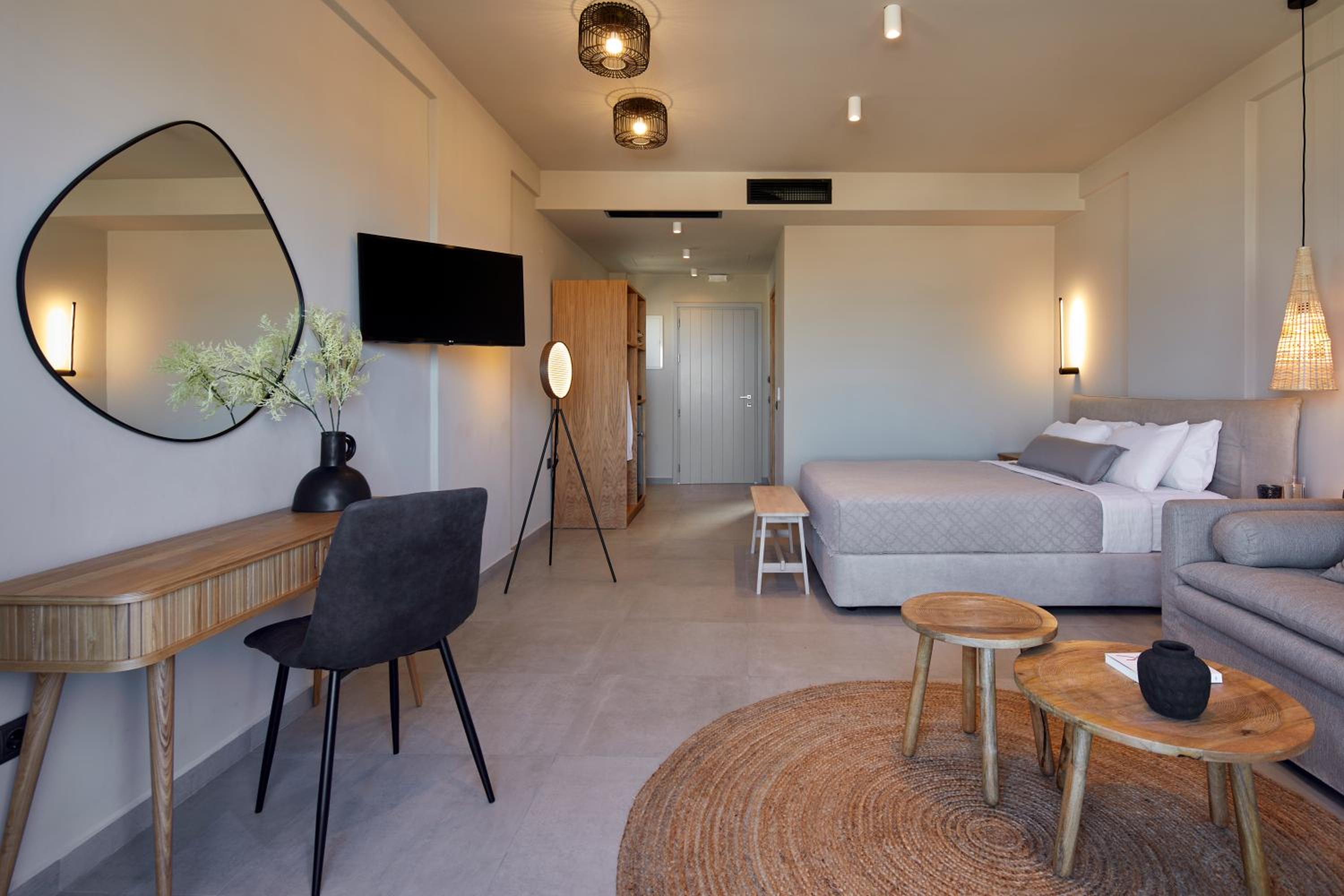 Superior Suite with Sea View - Photo 3