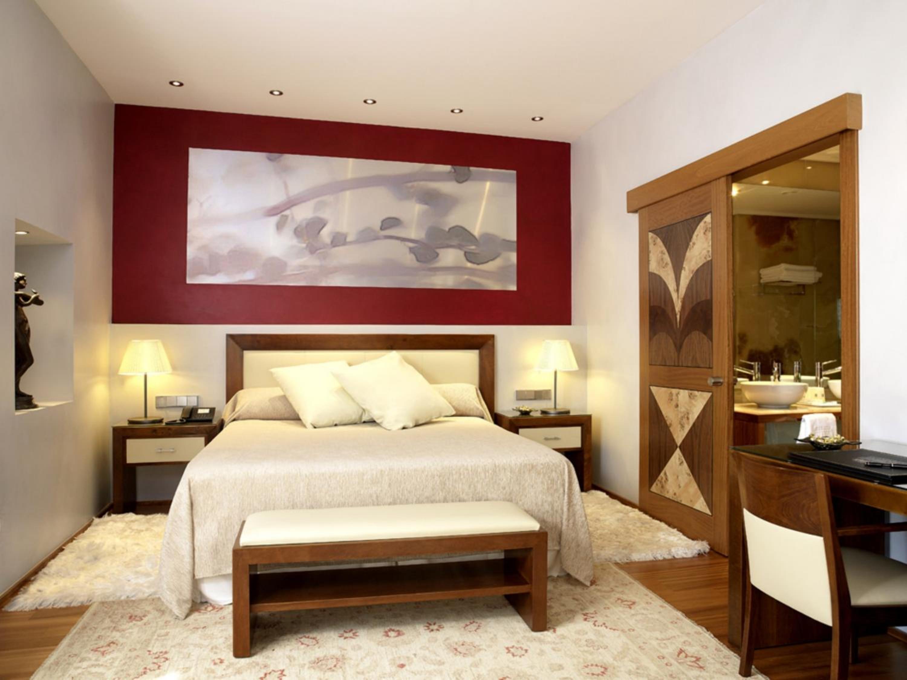 Suite - Photo 1